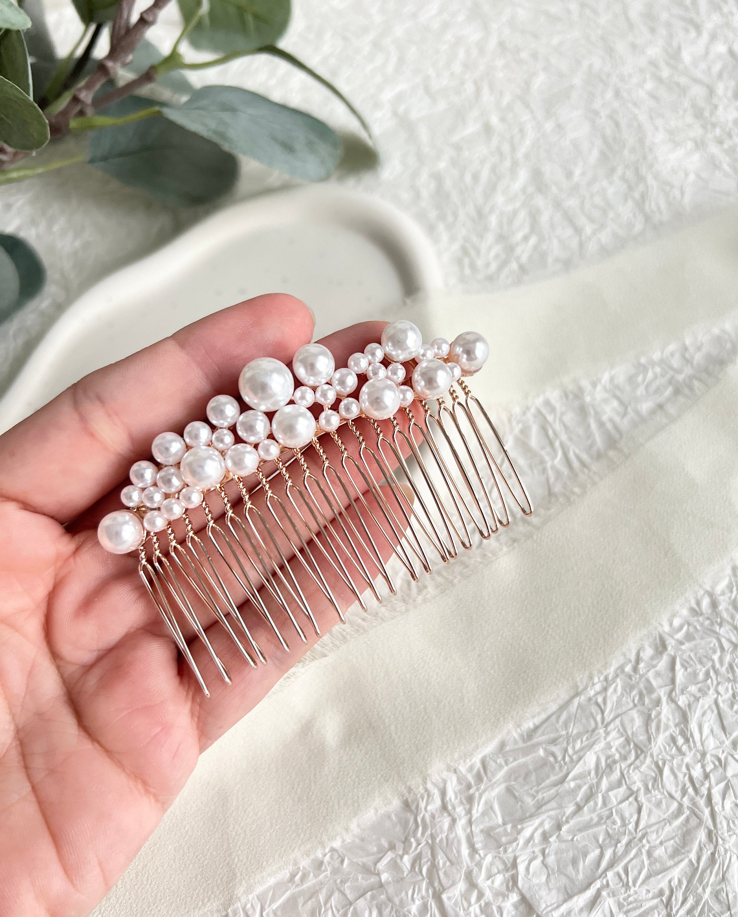 Braut Haarschmuck, eleganter Haarkamm, weiße Perlen, Roségold, Hochzeit, Brautfrisur - Silber-Brauthaarschmuck-Schmuckblüte
