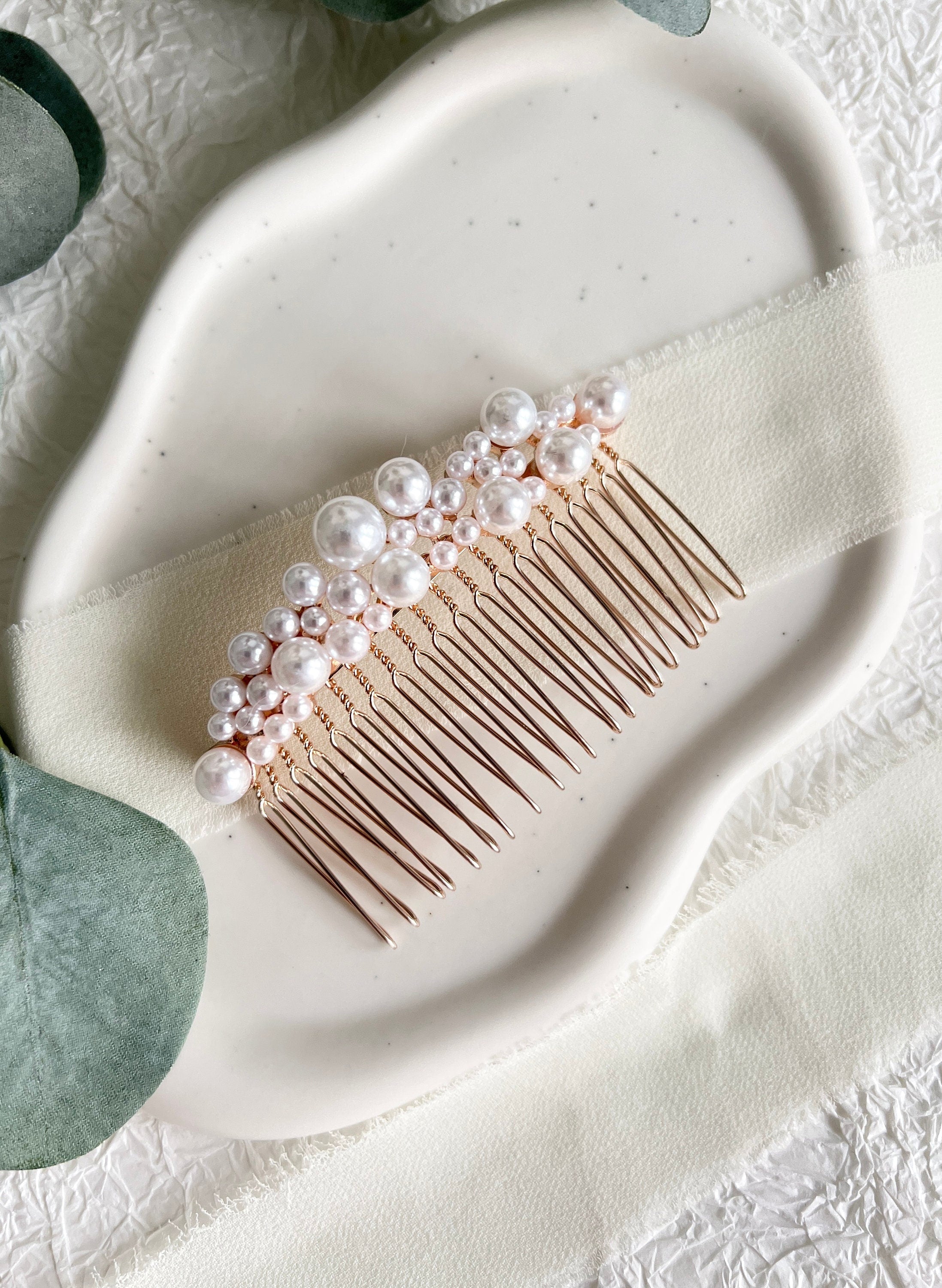 Braut Haarschmuck, eleganter Haarkamm, weiße Perlen, Roségold, Hochzeit, Brautfrisur - Silber-Brauthaarschmuck-Schmuckblüte
