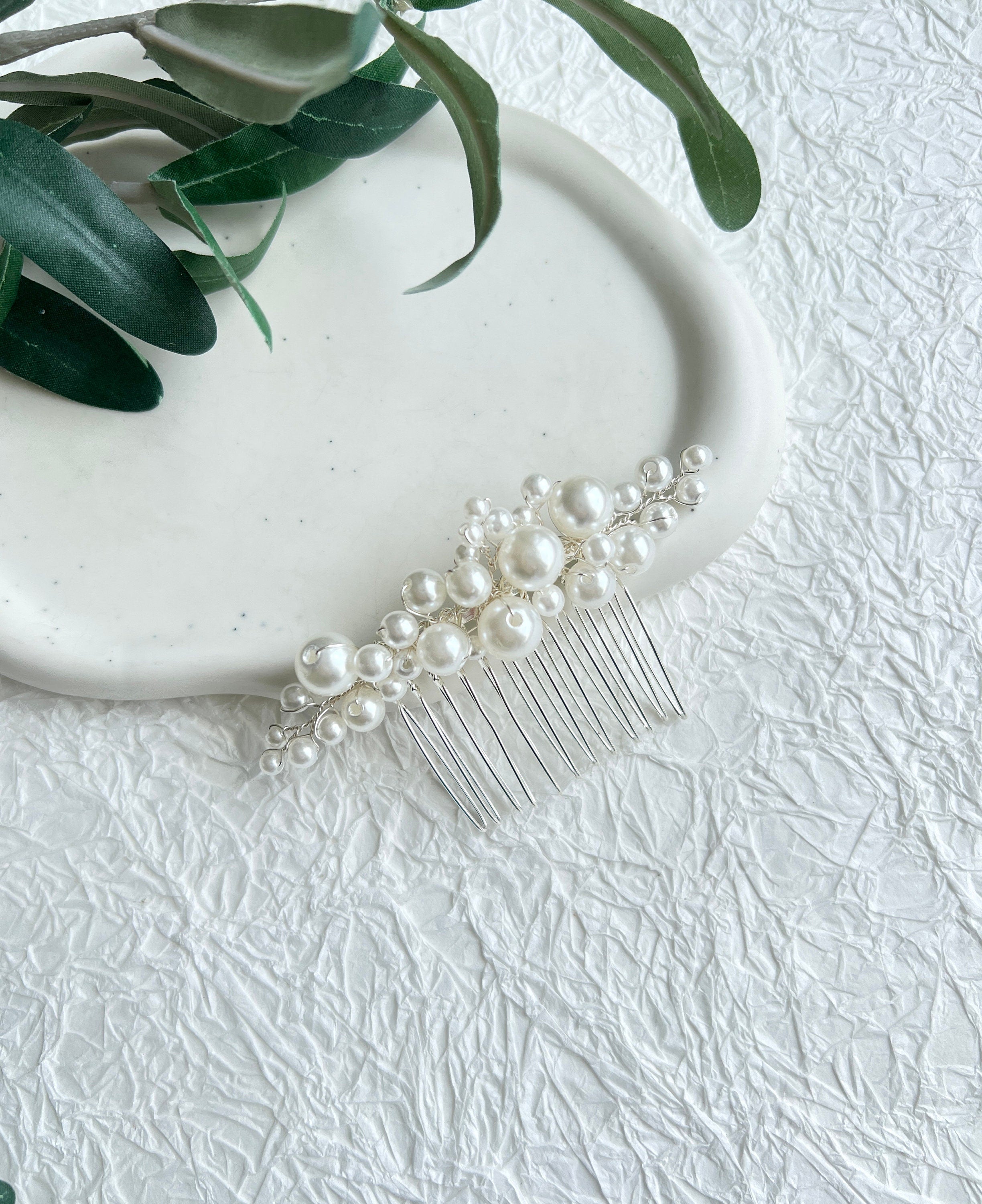 Braut, Haarschmuck, eleganter Haarkamm mit weißen Perlen, Silber, Hochzeit, Schmuck, Brautschmuck, Perlenschmuck, moderner Brauthaarschmuck