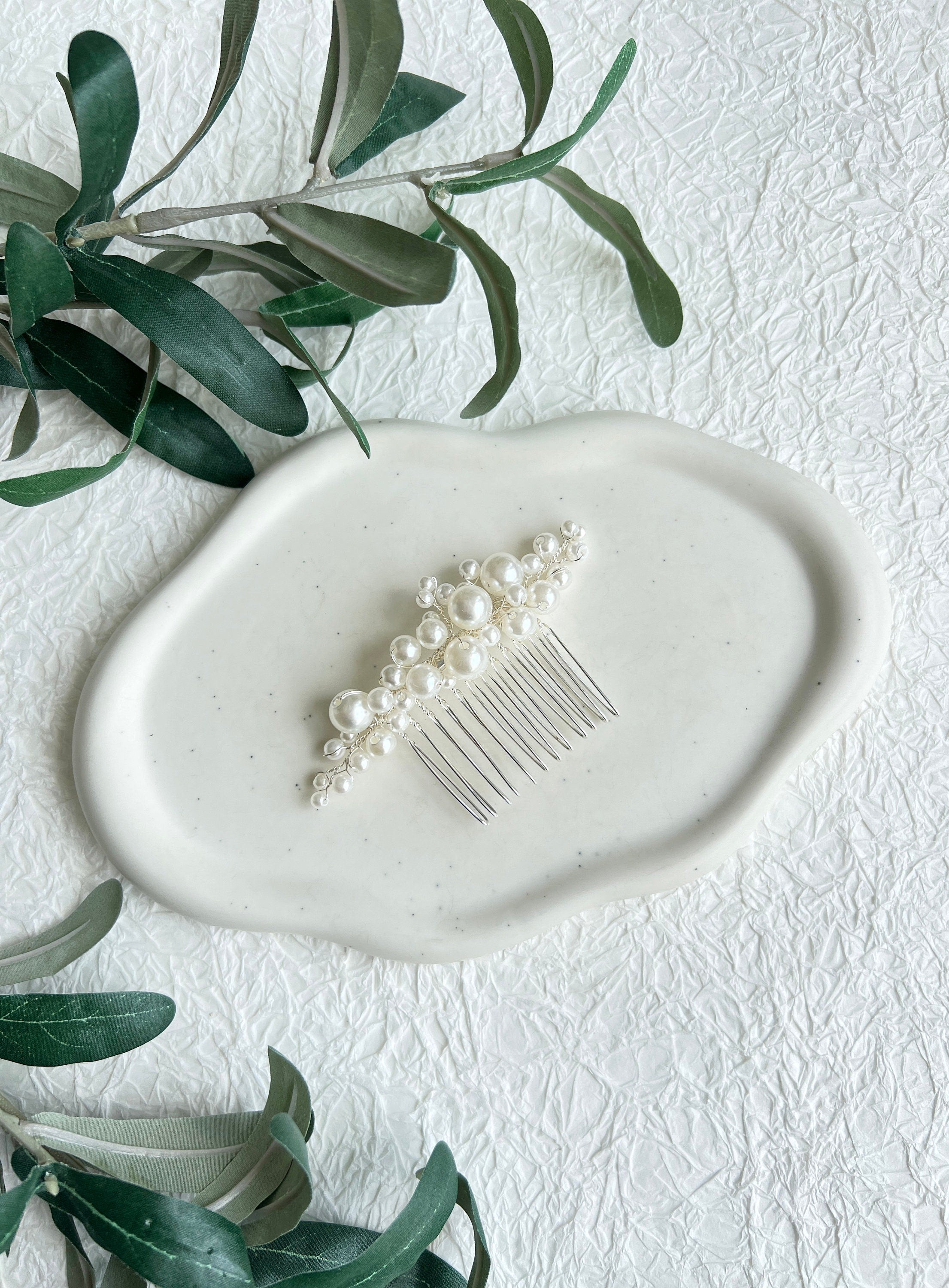 Braut, Haarschmuck, eleganter Haarkamm mit weißen Perlen, Silber, Hochzeit, Schmuck, Brautschmuck, Perlenschmuck, moderner Brauthaarschmuck