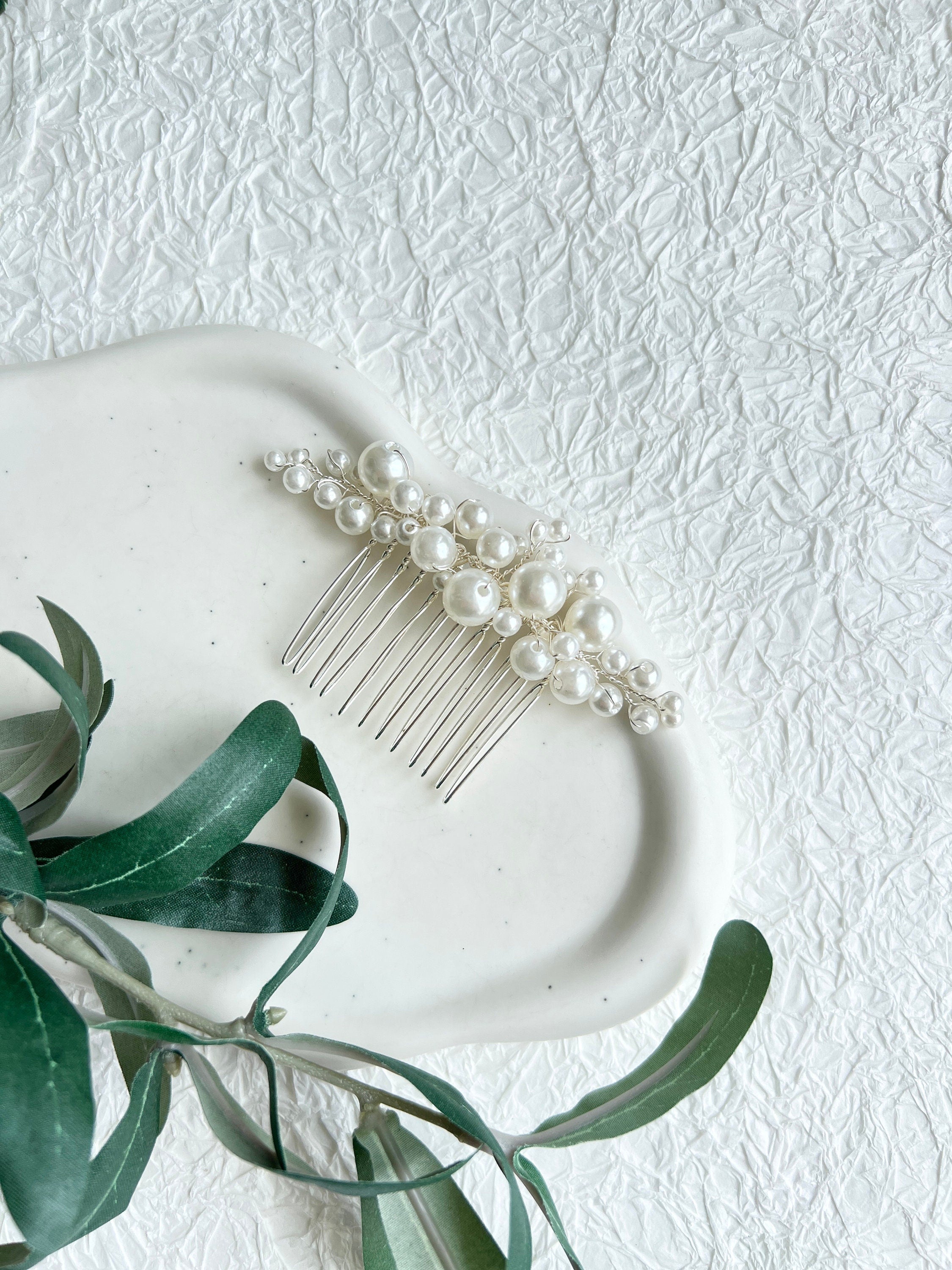 Braut, Haarschmuck, eleganter Haarkamm mit weißen Perlen, Silber, Hochzeit, Schmuck, Brautschmuck, Perlenschmuck, moderner Brauthaarschmuck