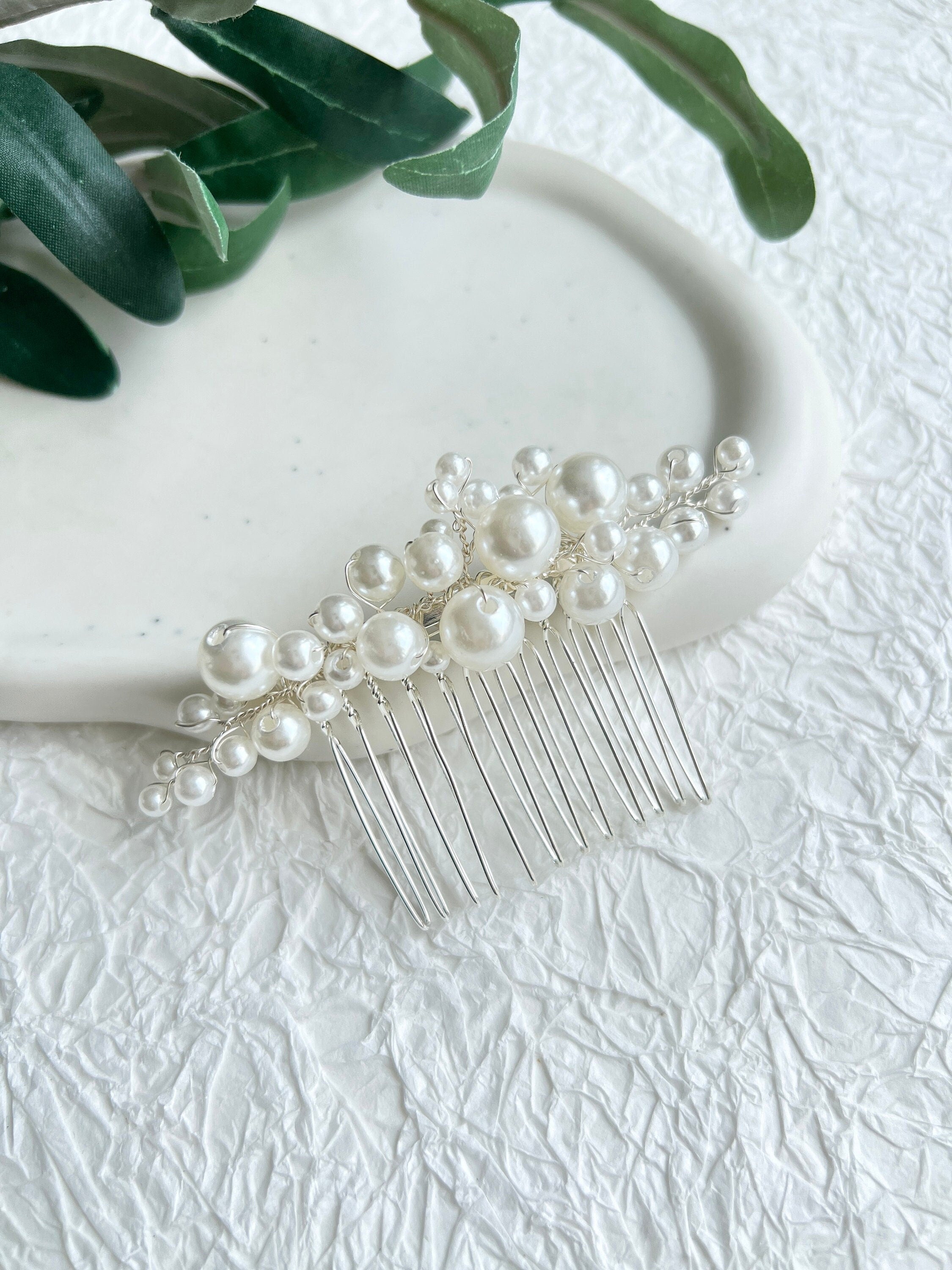 Braut, Haarschmuck, eleganter Haarkamm mit weißen Perlen, Silber, Hochzeit, Schmuck, Brautschmuck, Perlenschmuck, moderner Brauthaarschmuck