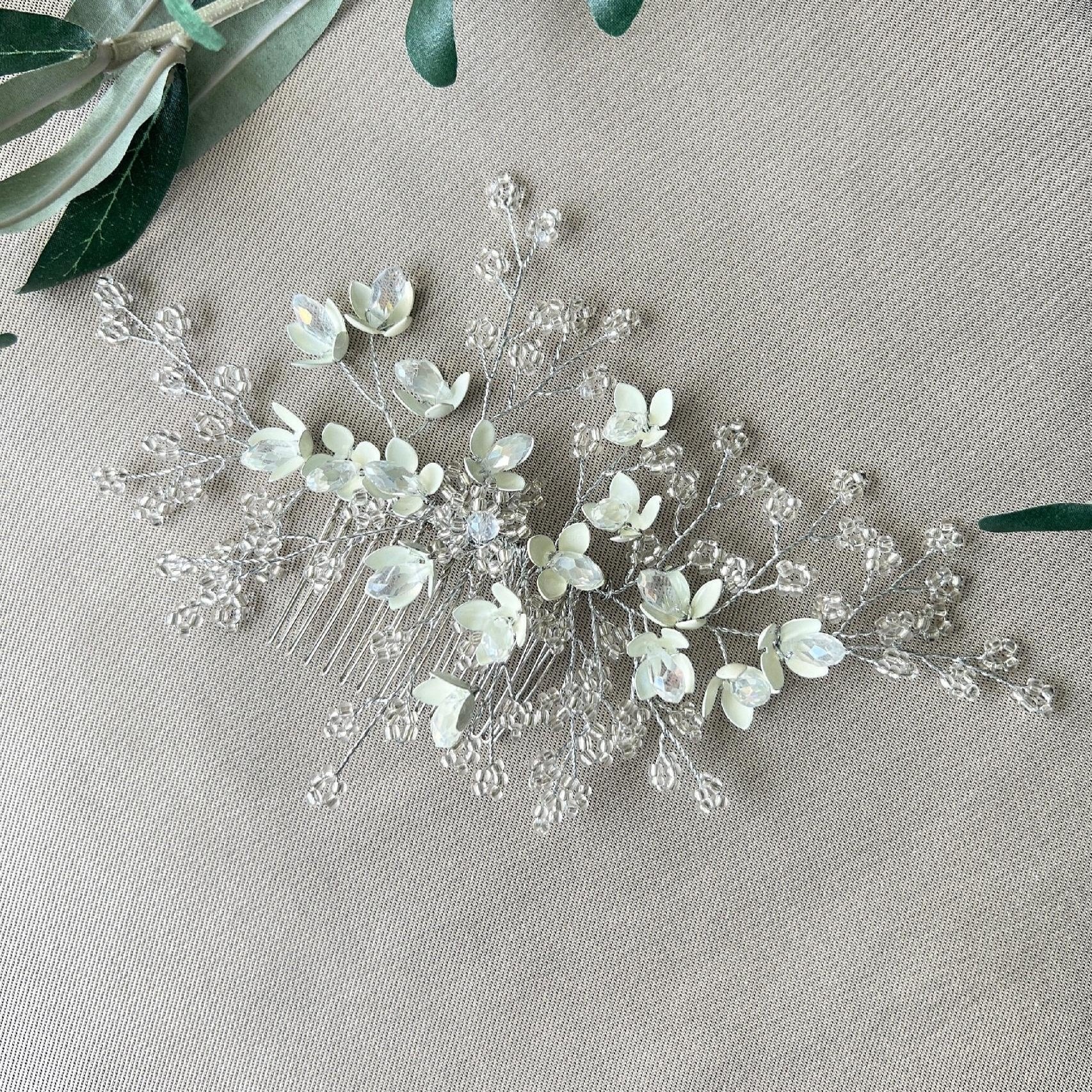 Braut Haarschmuck, großer Perlen Haarkamm, Silber, transparent, Blüten, floral, Hochzeit, Brauthaarschmuck, Brautfrisur, Kopfschmuck-Brauthaarschmuck-Schmuckblüte