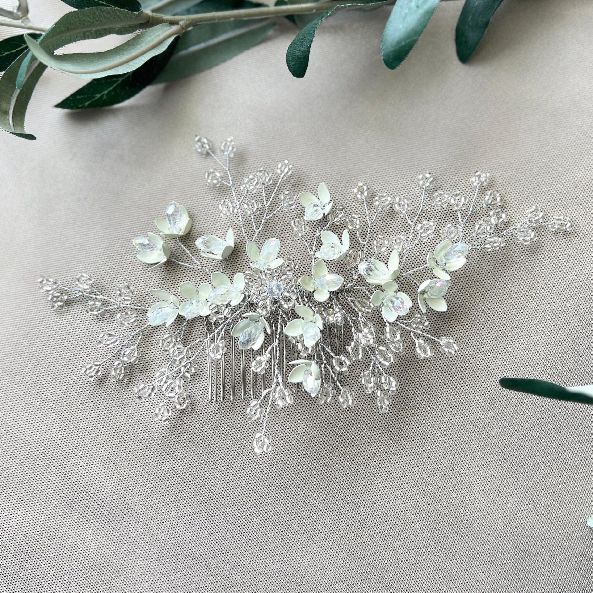Braut Haarschmuck, großer Perlen Haarkamm, Silber, transparent, Blüten, floral, Hochzeit, Brauthaarschmuck, Brautfrisur, Kopfschmuck-Brauthaarschmuck-Schmuckblüte
