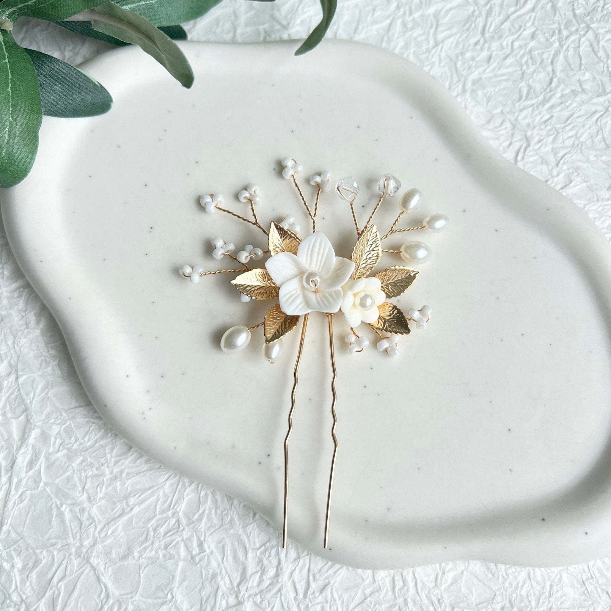 Braut Haarschmuck, warmes Gold, Haarspange, weiße Blüten, Perlen weiß, goldene Blätter, Blumen-Ohrringe-Schmuckblüte