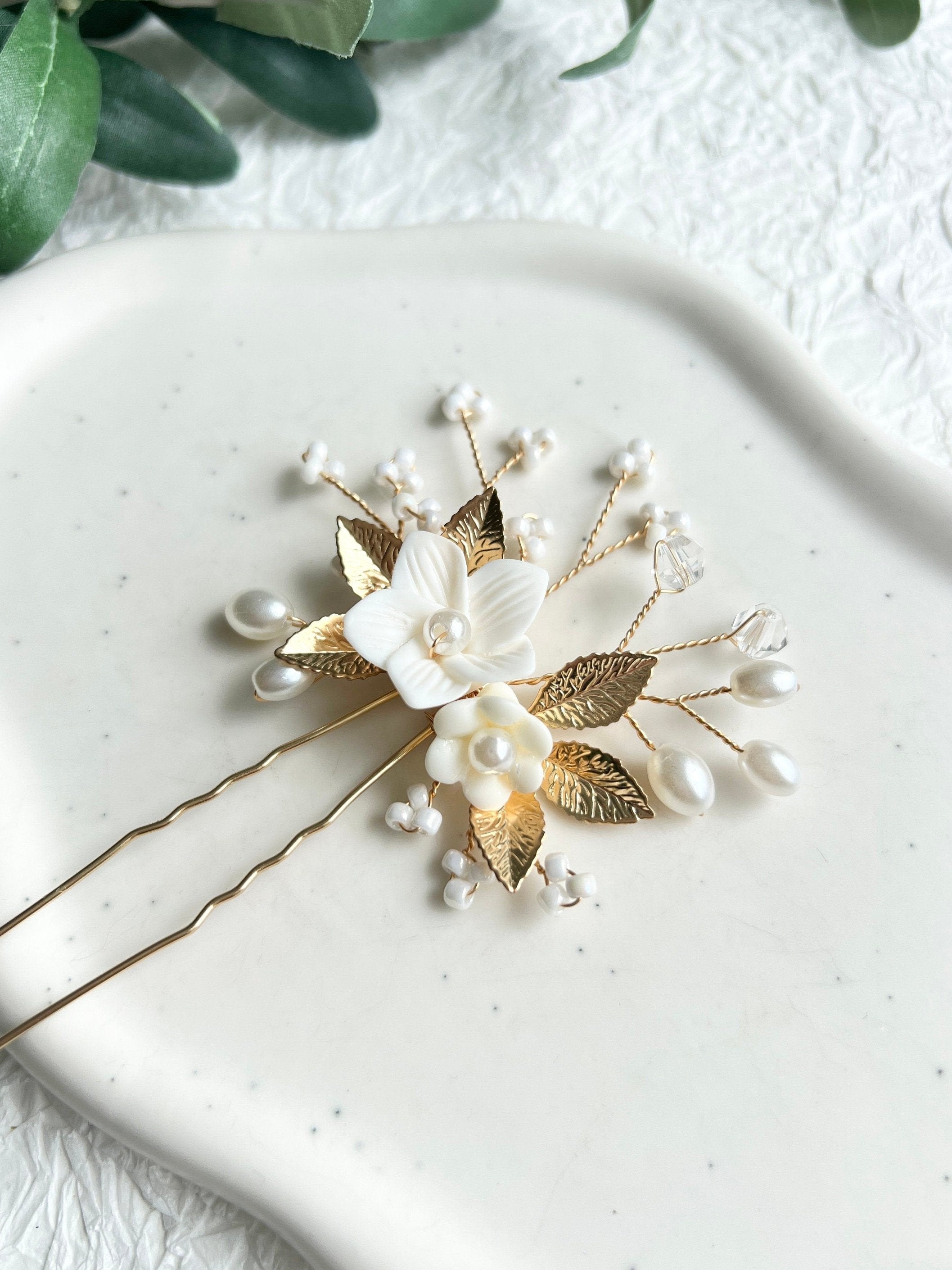 Braut Haarschmuck, warmes Gold, Haarspange, weiße Blüten, Perlen weiß, goldene Blätter, Blumen-Ohrringe-Schmuckblüte