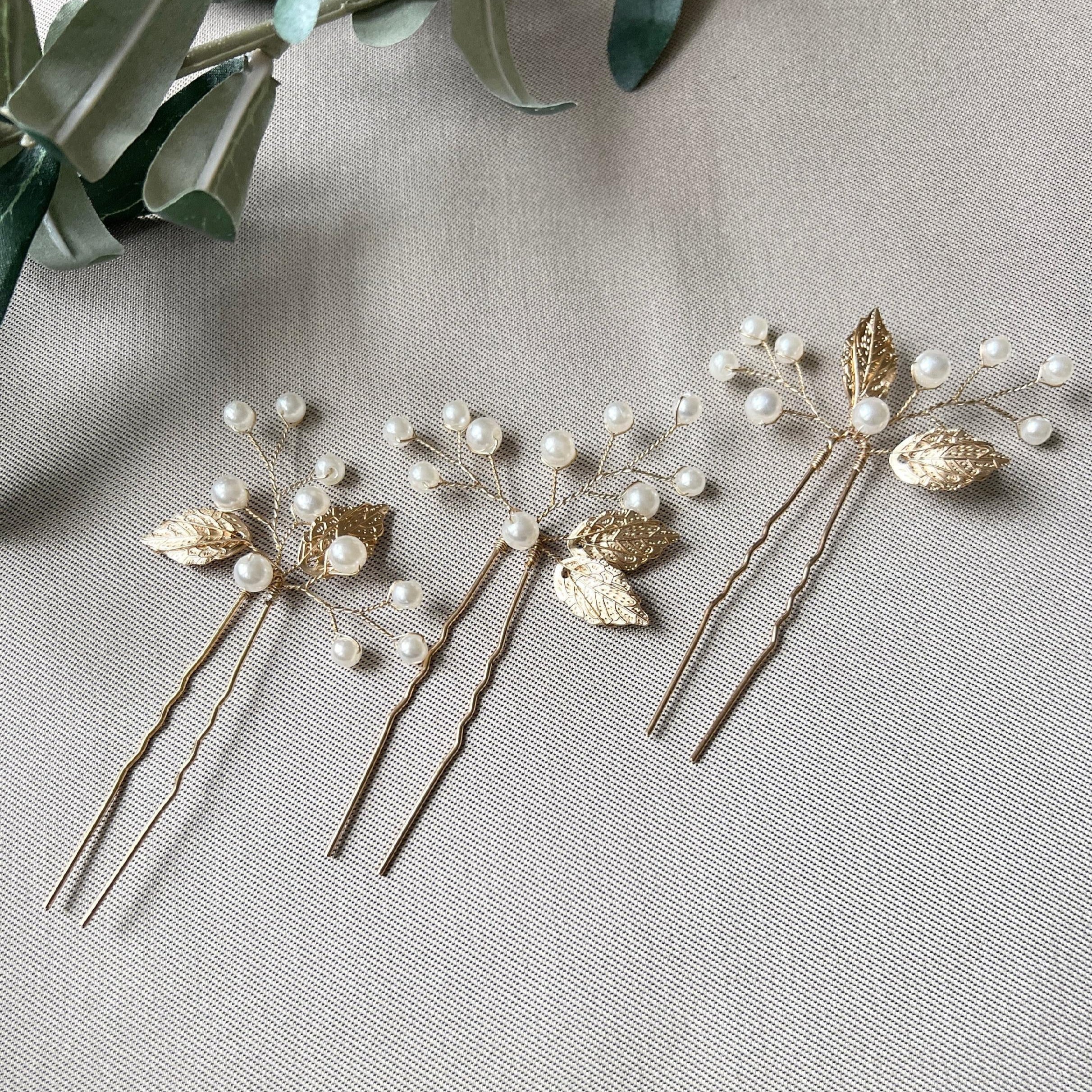 Haarnadeln, Schmuckset, Brauthaarschmuck, Gold, goldener Haarschmuck, Haarspangen, Set 3 Stueck, weisse Perlen und Blaetter, feiner Brautschmuck, Schmuck Hochzeit, eleganter Hochzeitsschmuck, Perlenschmuck, Schmuckbluete