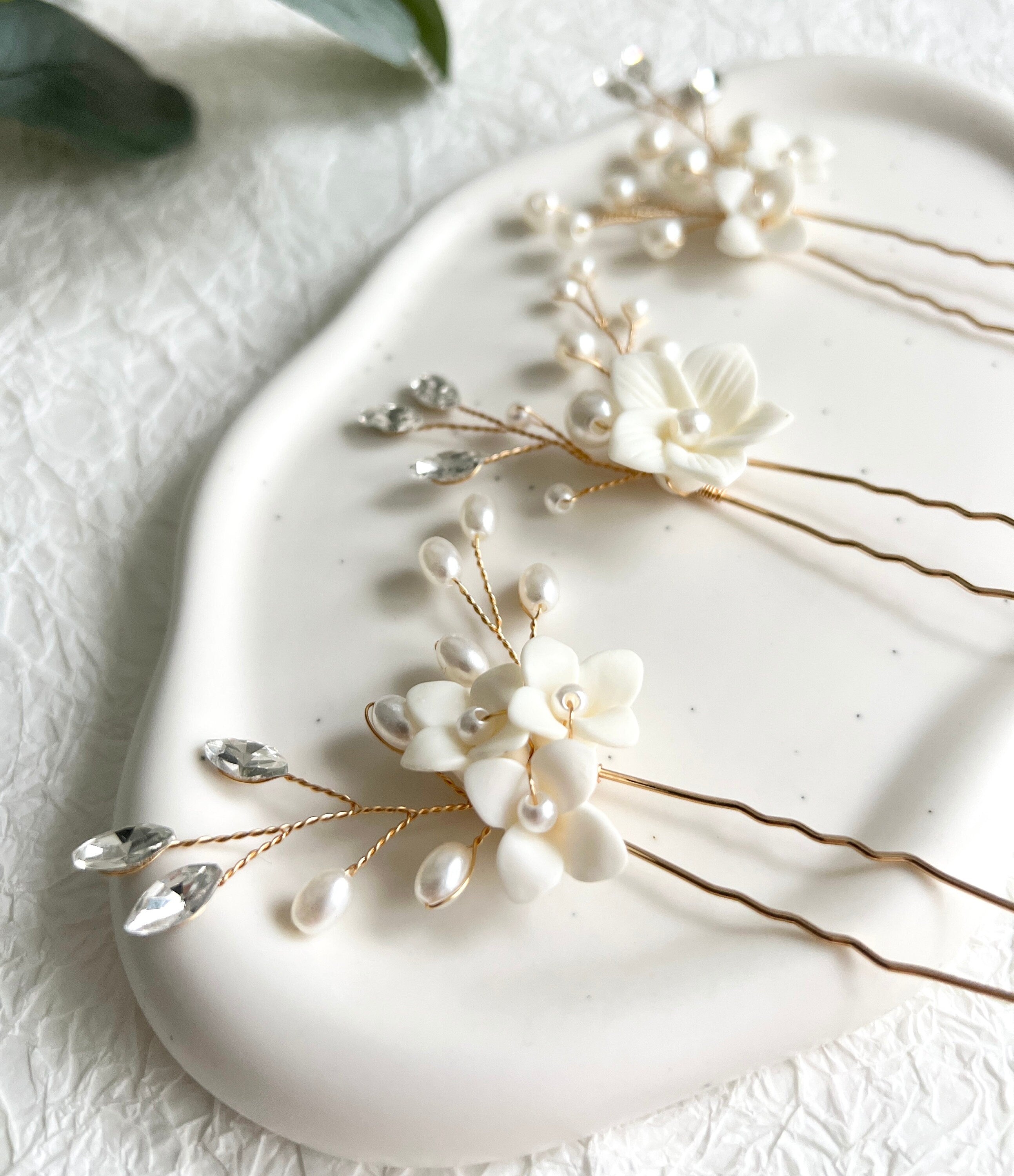 Braut Haarspangen, 3 Stück, Gold mit weißen Perlen Blüten, Strass und Perlen Brautschmuck Braut-Brauthaarschmuck-Schmuckblüte