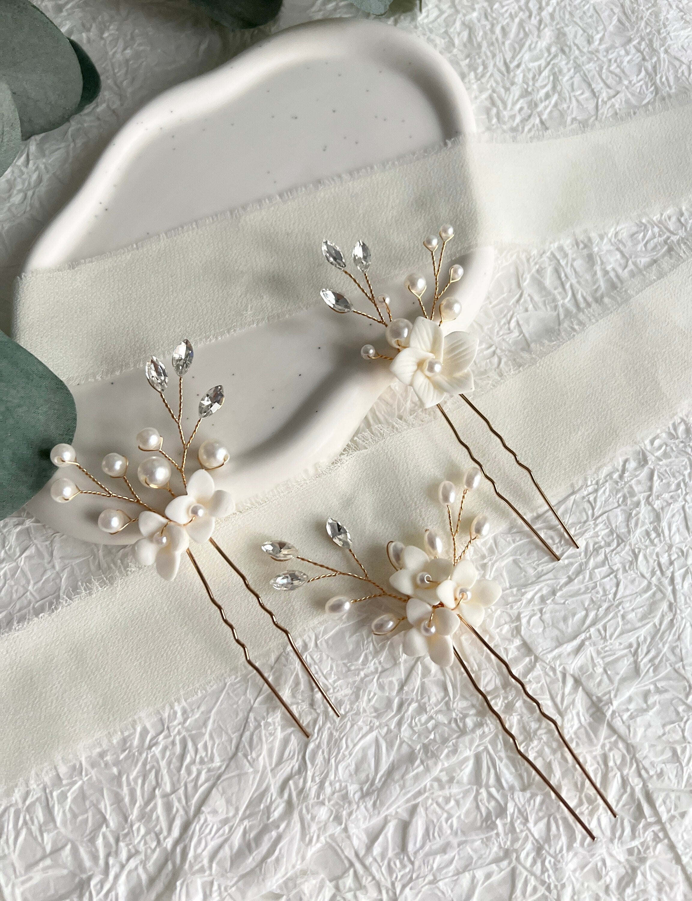 Braut Haarspangen, 3 Stück, Gold mit weißen Perlen Blüten, Strass und Perlen Brautschmuck Braut-Brauthaarschmuck-Schmuckblüte