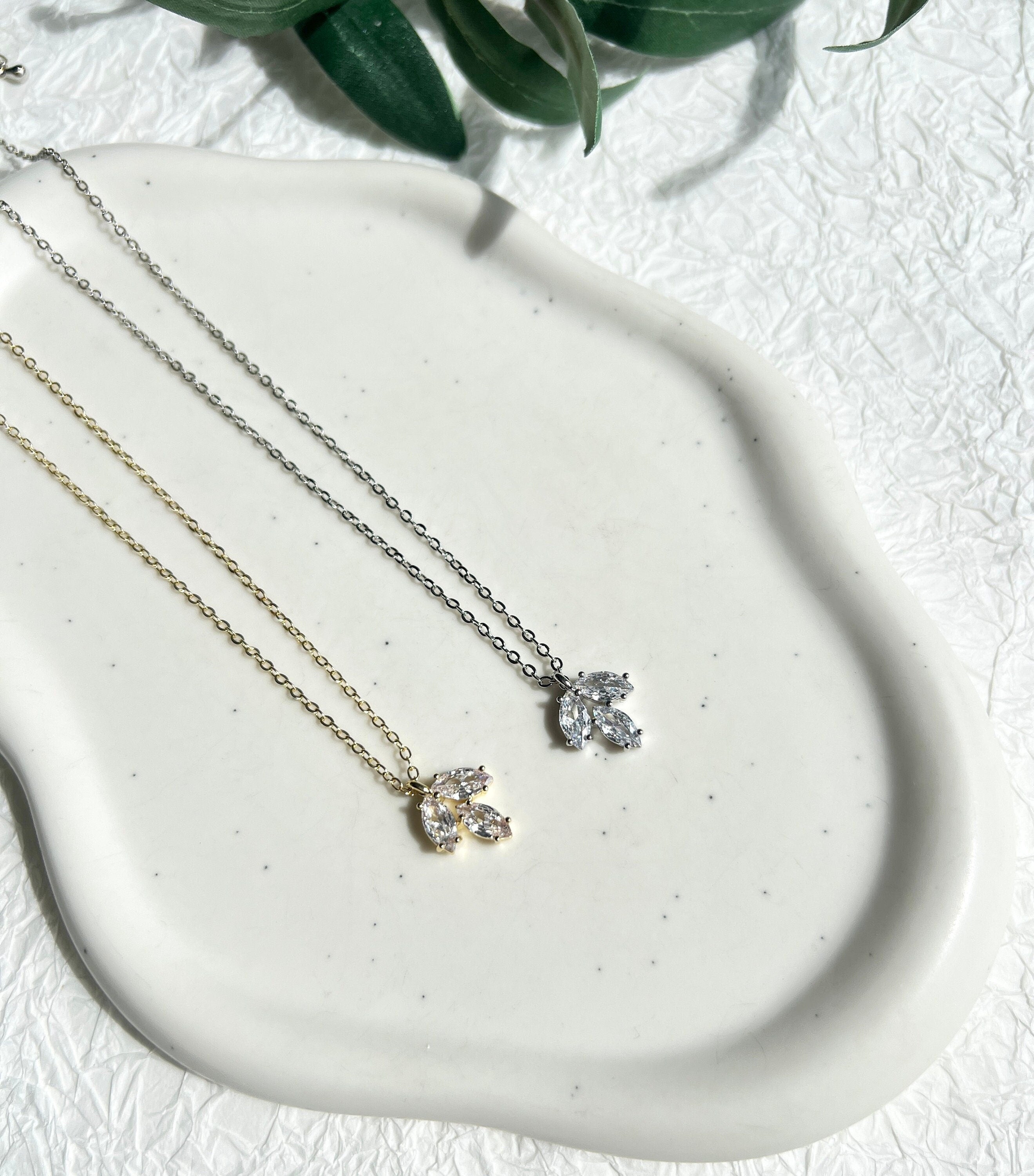 Braut Halskette, Cubic Zirconia Anhänger, Brautschmuck, Silber oder Gold, verstellbar, - Gold-Halskette-Schmuckblüte