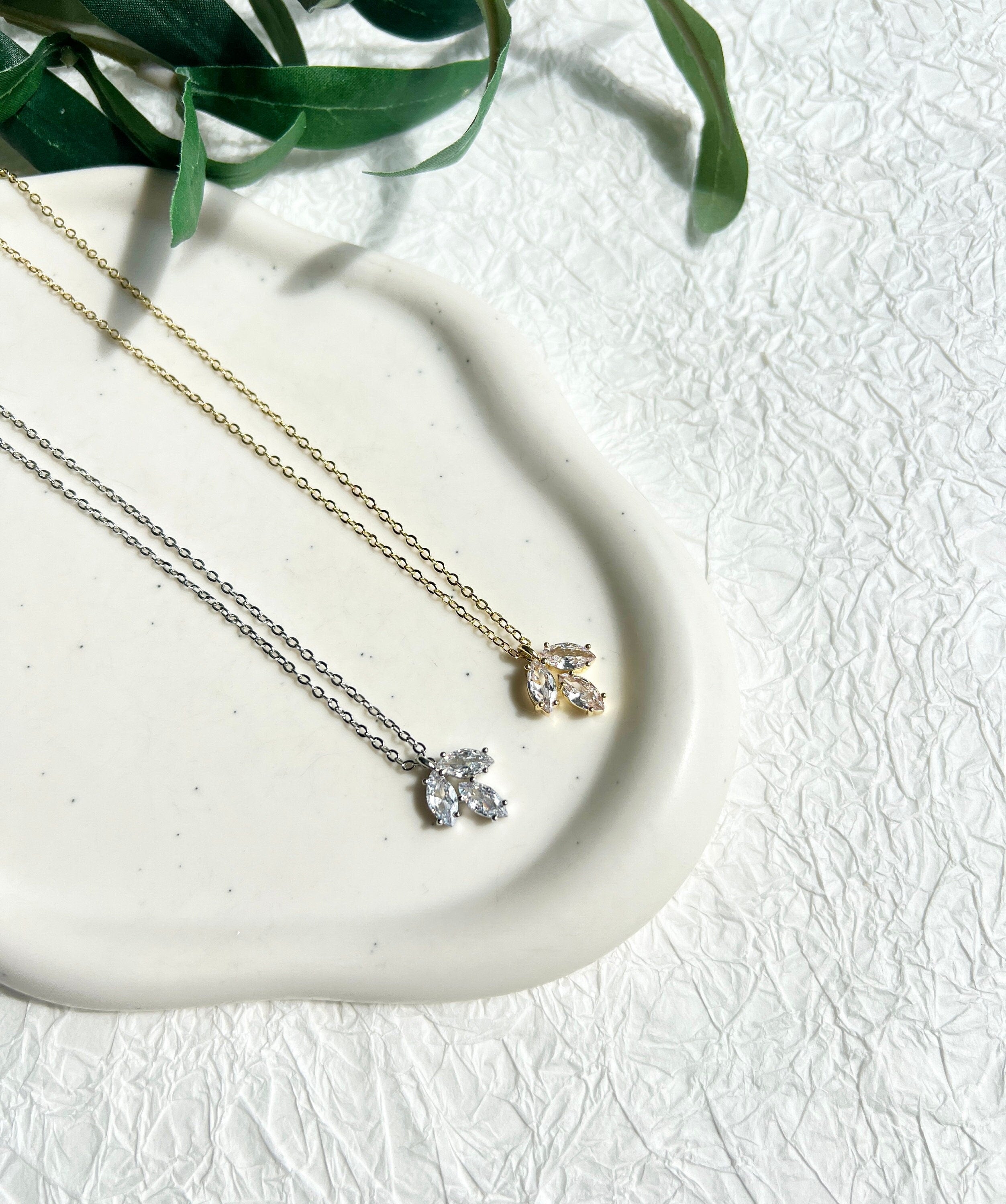 Braut Halskette, Cubic Zirconia Anhänger, Brautschmuck, Silber oder Gold, verstellbar, - Gold-Halskette-Schmuckblüte