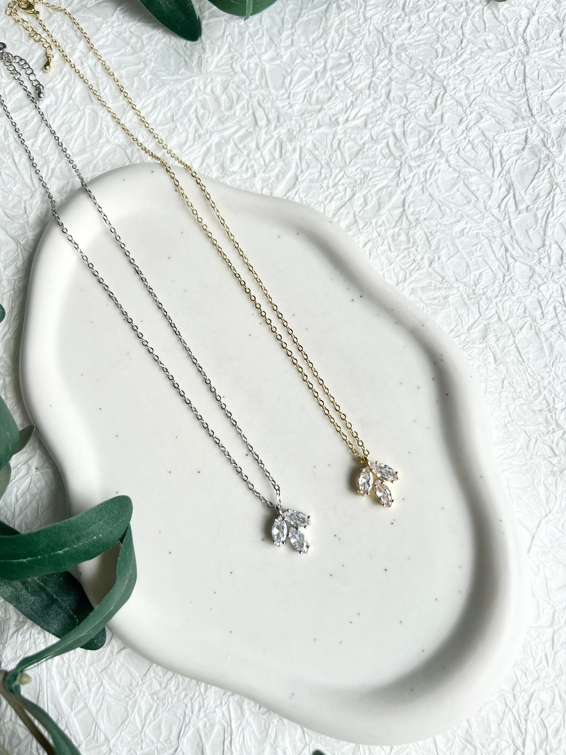 Braut Halskette, Cubic Zirconia Anhänger, Brautschmuck, Silber oder Gold, verstellbar, - Gold-Halskette-Schmuckblüte