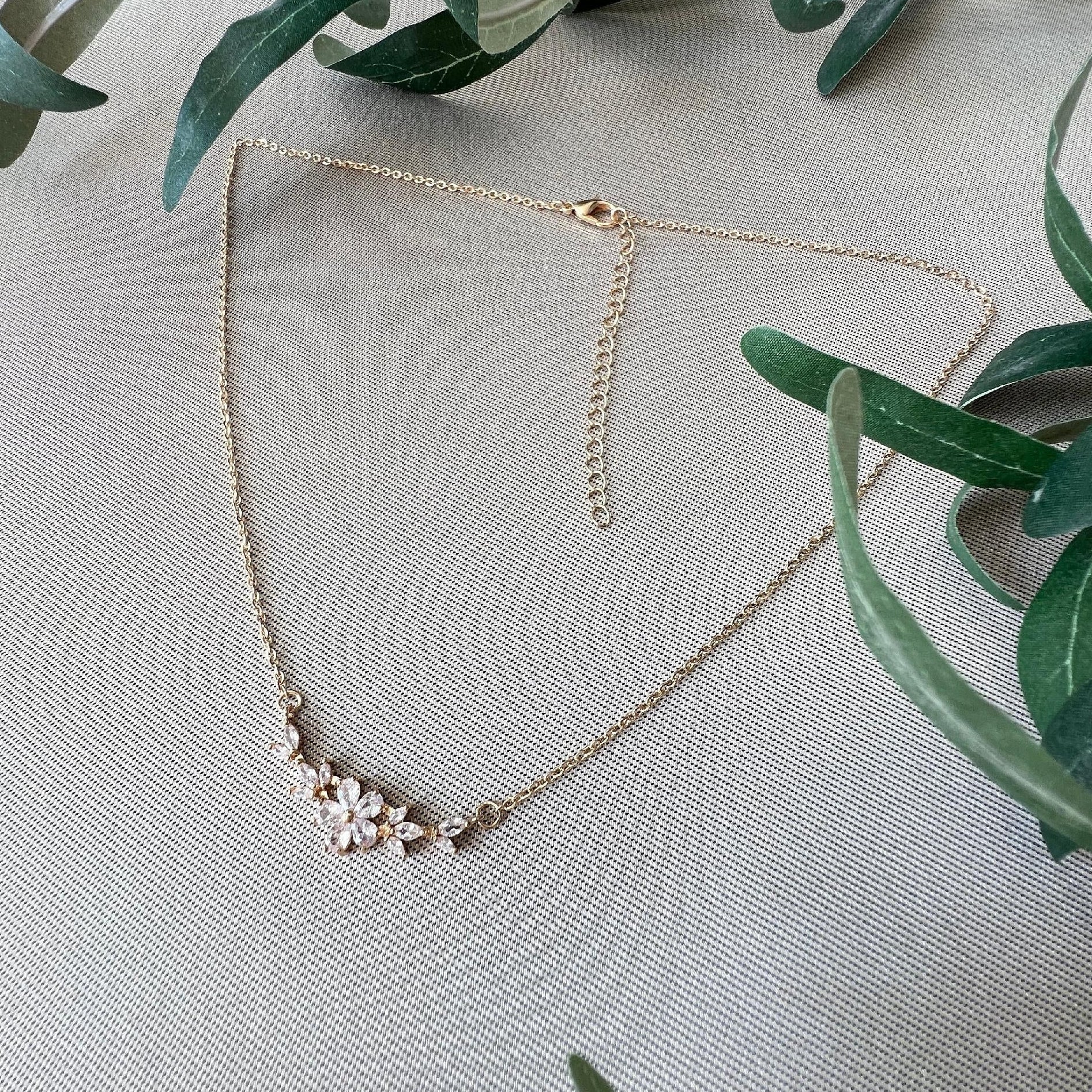 Halskette, kurze Kette, Brautschmuck, feine Blumen, Roségold, Silber oder Gold, glaenzender Schmuck, Hochzeit, Brauthalskette, Brautjungfer, Geschenk fuer Sie, Damenschmuck, Weihnachtsgeschenk Frauen