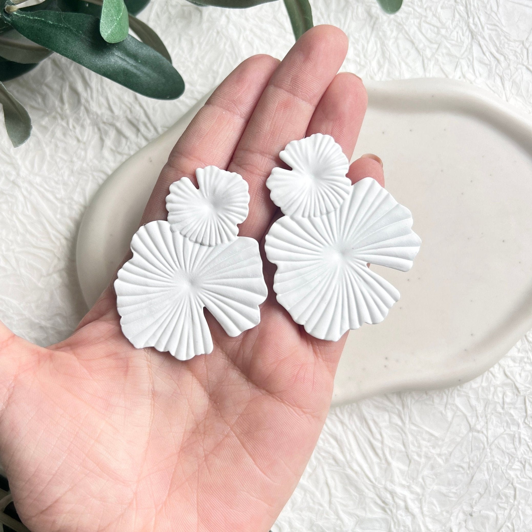 Ohrringe, Braut, weiße Blätter, Ginkgo, moderne Ohrstecker, Standesamt, Brautschmuck, Brautohrringe