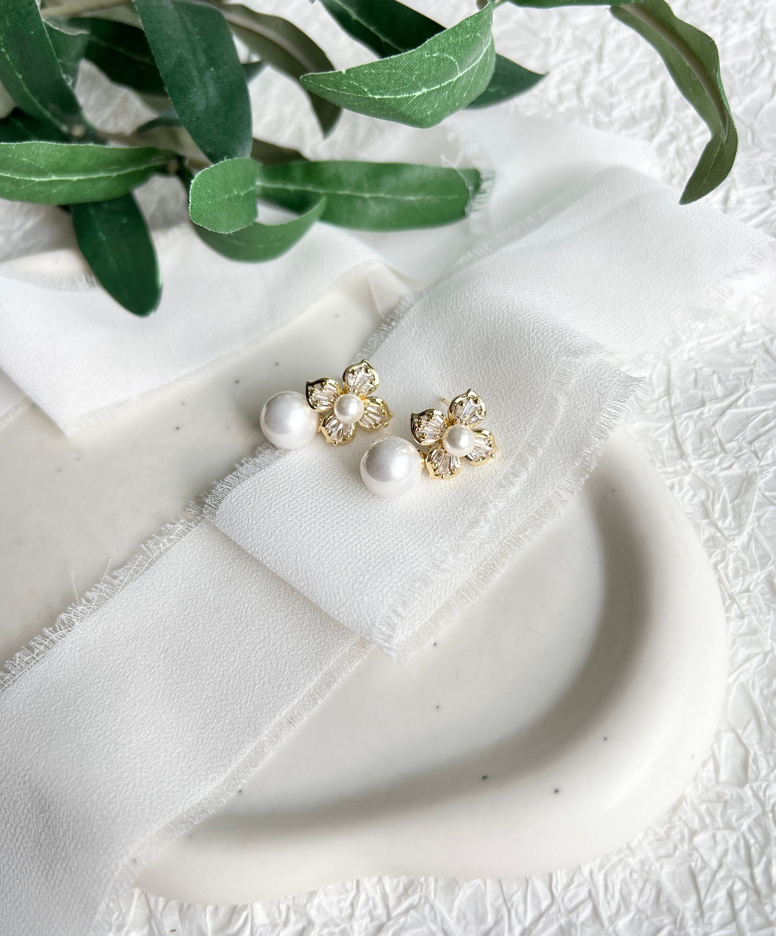 Braut Ohrringe, Gold, Perlenohrringe, Blumen Perlen Ohrstecker, Cubic Zirconia, Brautschmuck,-Ohrringe-Schmuckblüte