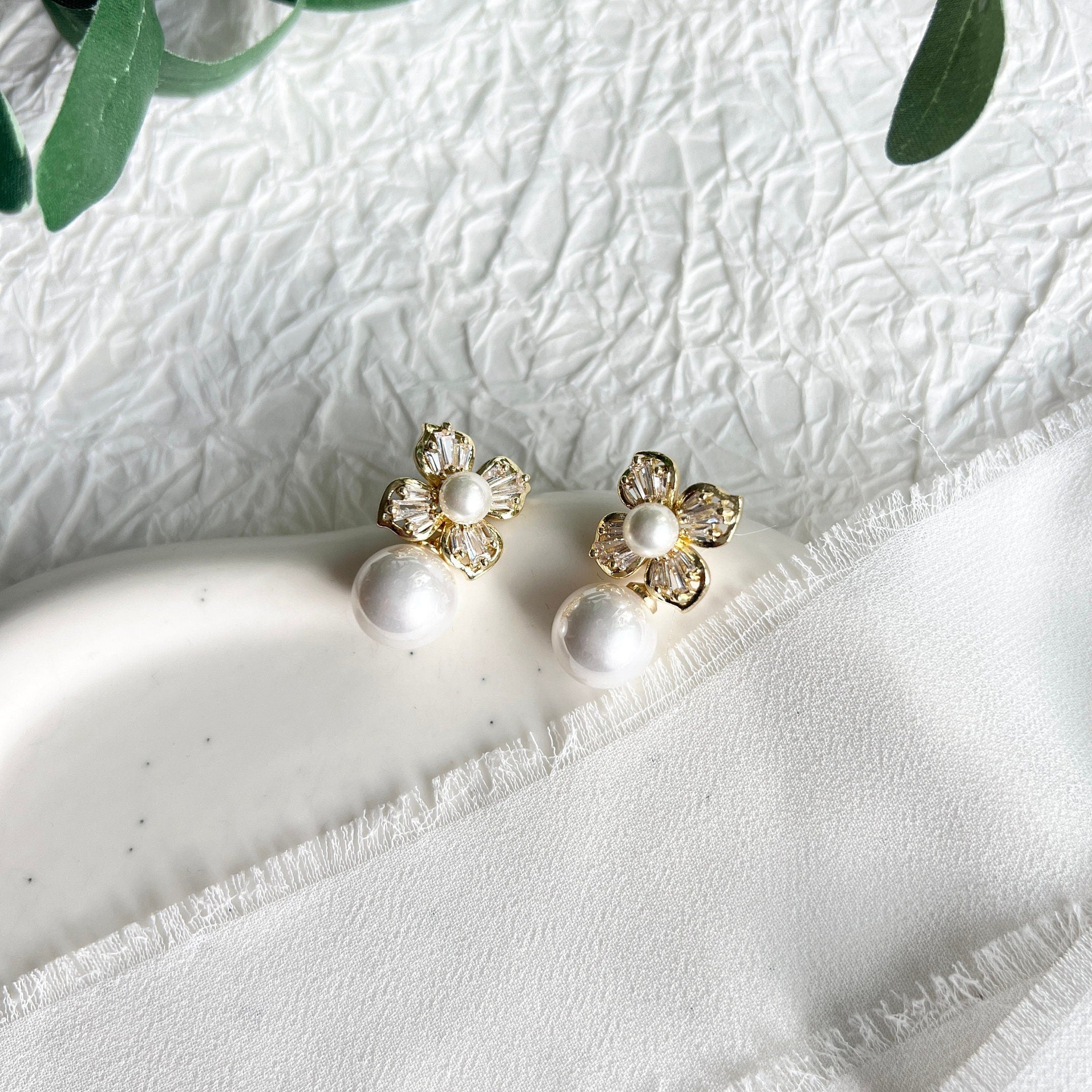 Braut Ohrringe, Gold, Perlenohrringe, Blumen Perlen Ohrstecker, Cubic Zirconia, Brautschmuck,-Ohrringe-Schmuckblüte