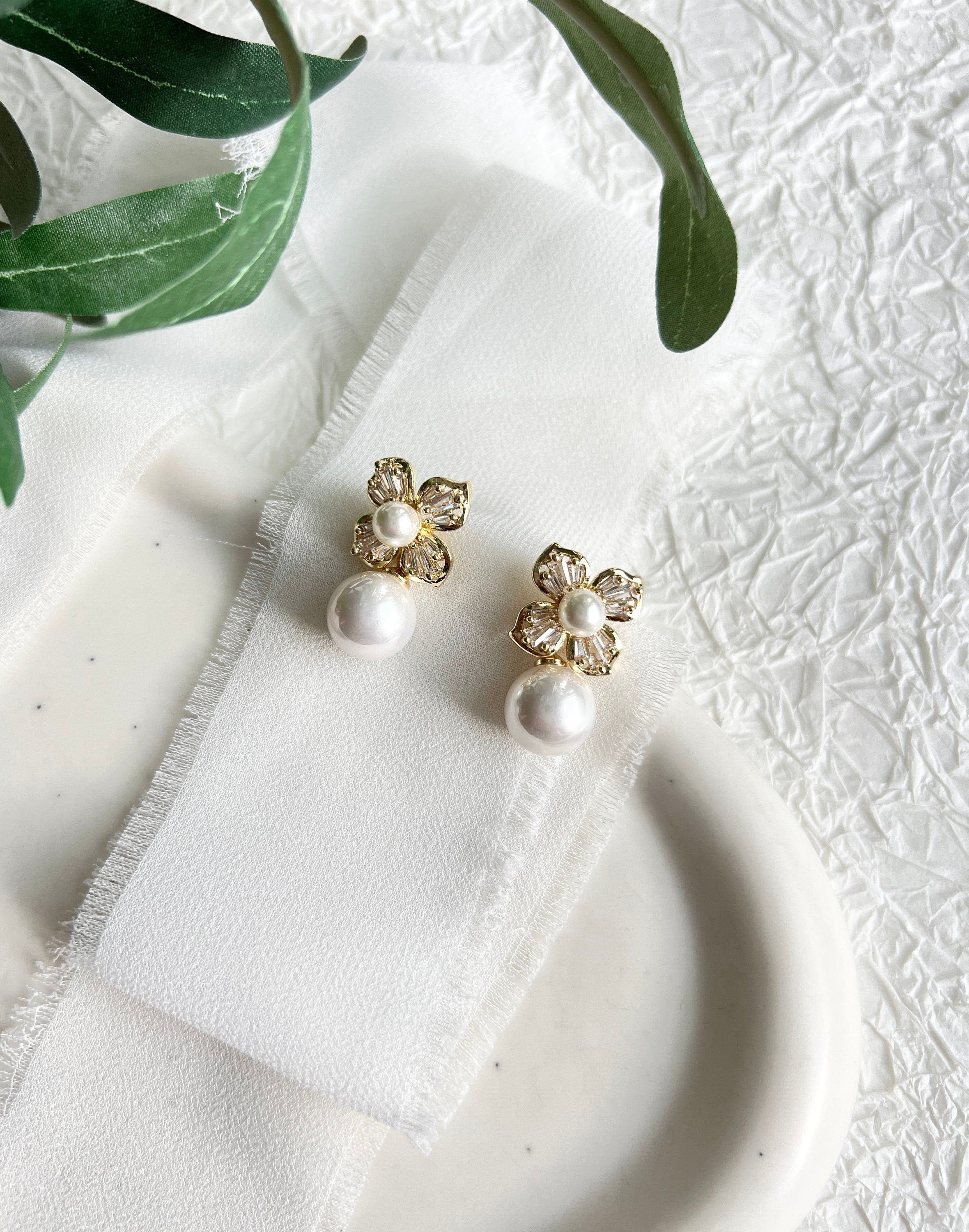 Braut Ohrringe, Gold, Perlenohrringe, Blumen Perlen Ohrstecker, Cubic Zirconia, Brautschmuck,-Ohrringe-Schmuckblüte