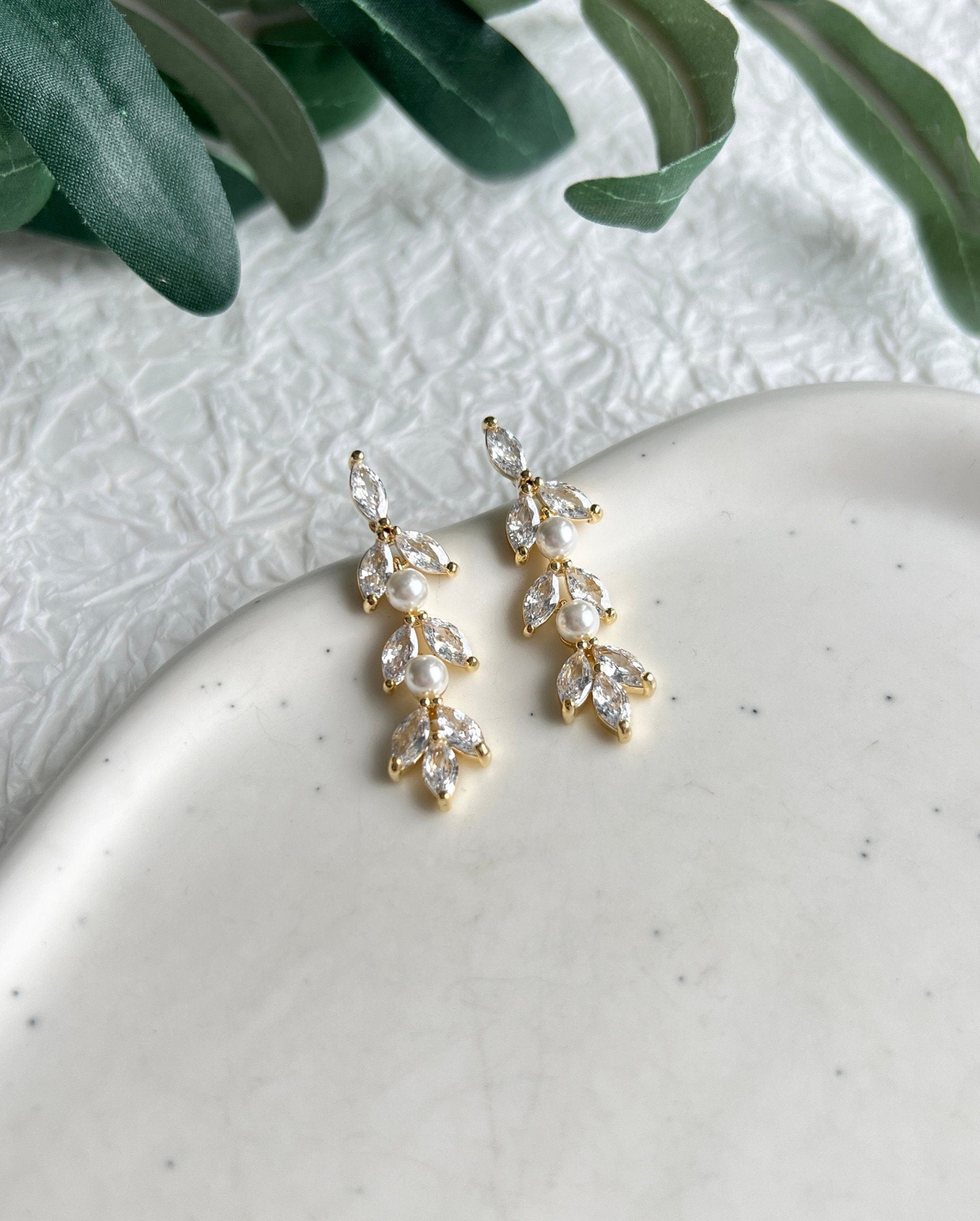Elegante Brautohrringe, glaenzende Ohrringe fuer die Braut, Gold oder Silber, Brautschmuck, funkelnde Ohrstecker, Schmuck Hochzeit, Hochzeitsschmuck, hochwertiger Damenschmuck, Geschenk fuer Sie, Weddinginspiration,Brautjungfer, Geburtstagsgeschenk, Valentinstag