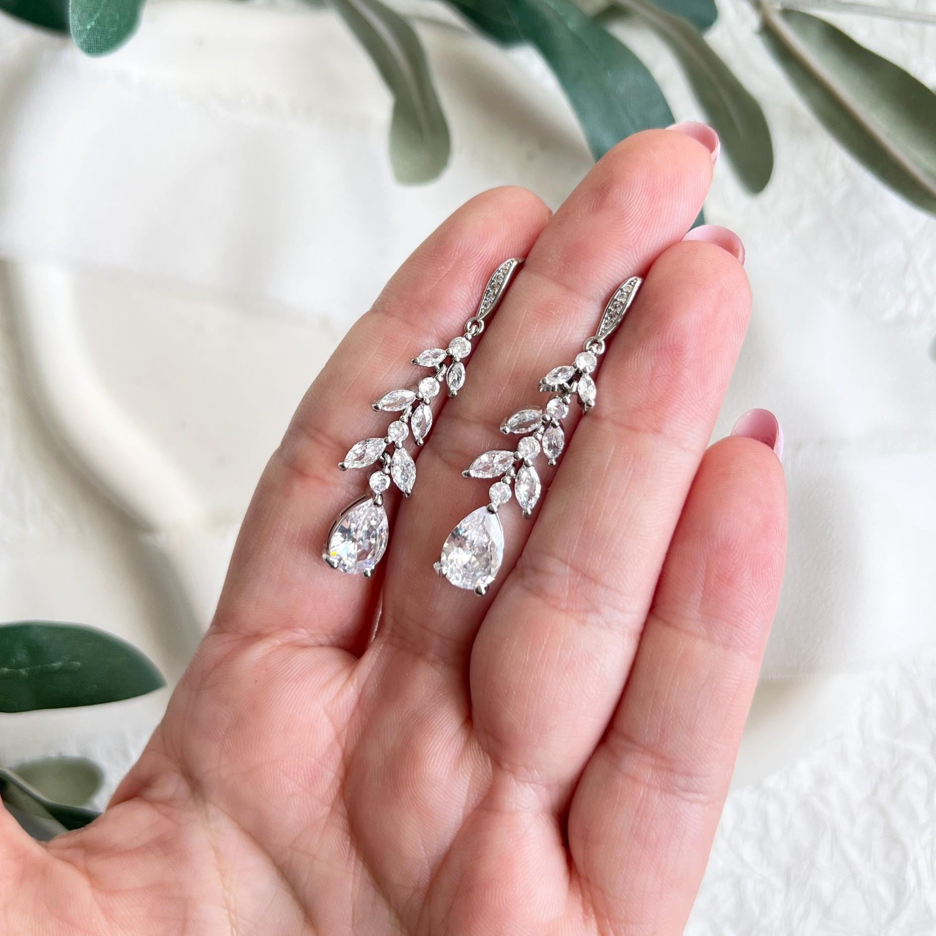 Brautohrringe, silber, glänzende Hängeohrringe, silberne Ohrringe, Brautschmuck, Schmuck Hochzeit, Cubic Zirconia