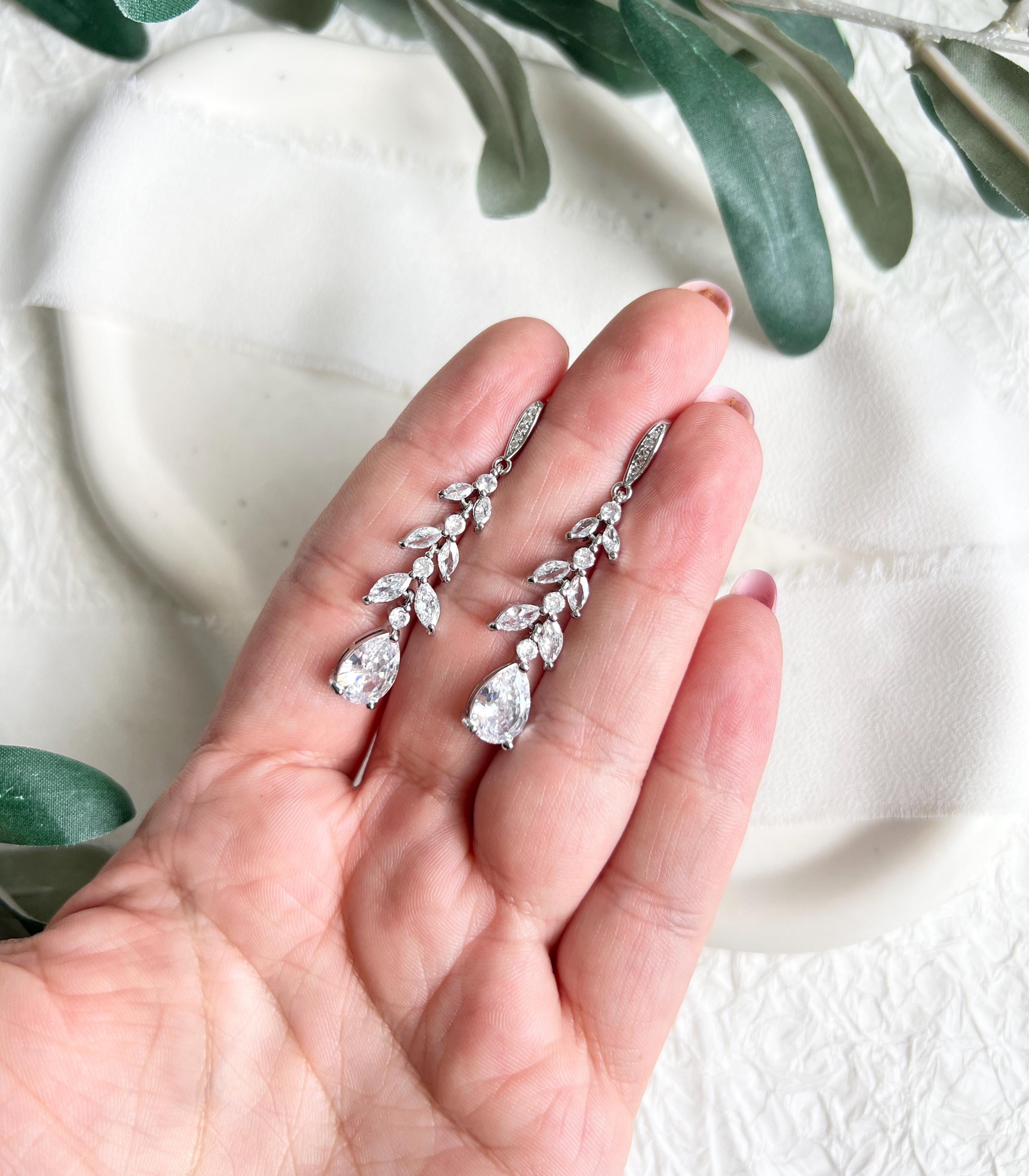 Brautohrringe, silber, glänzende Hängeohrringe, silberne Ohrringe, Brautschmuck, Schmuck Hochzeit, Cubic Zirconia