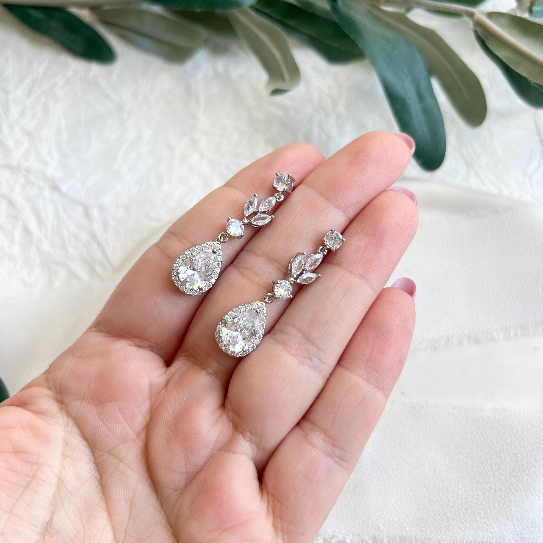Brautohrringe, Silber, lange glänzende Hängeohrringe, silberne Ohrringe, Brautschmuck, Schmuck Hochzeit, Cubic Zirconia, Brautjungfer, Braut