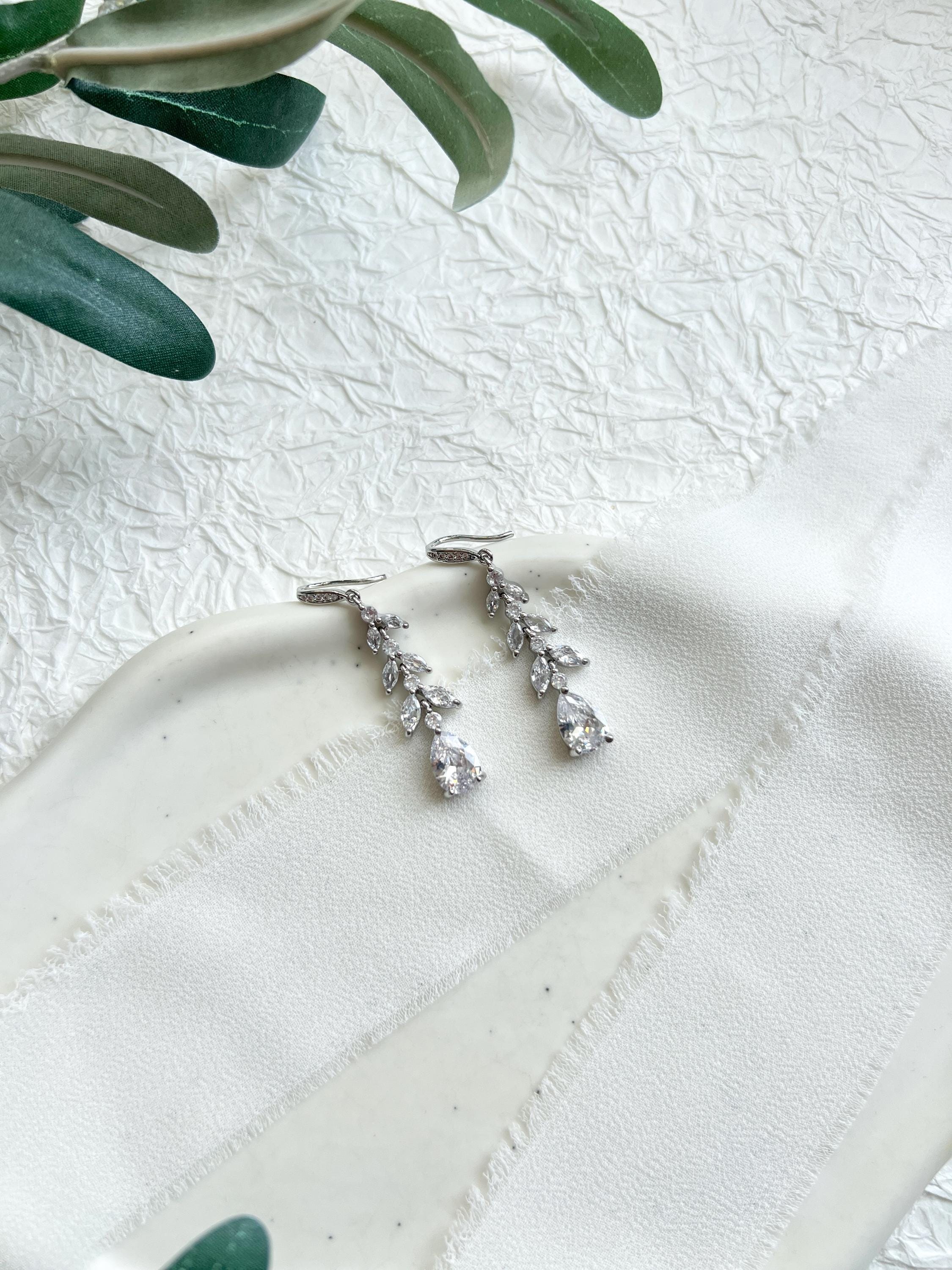 Brautohrringe, silber, glänzende Hängeohrringe, silberne Ohrringe, Brautschmuck, Schmuck Hochzeit, Cubic Zirconia