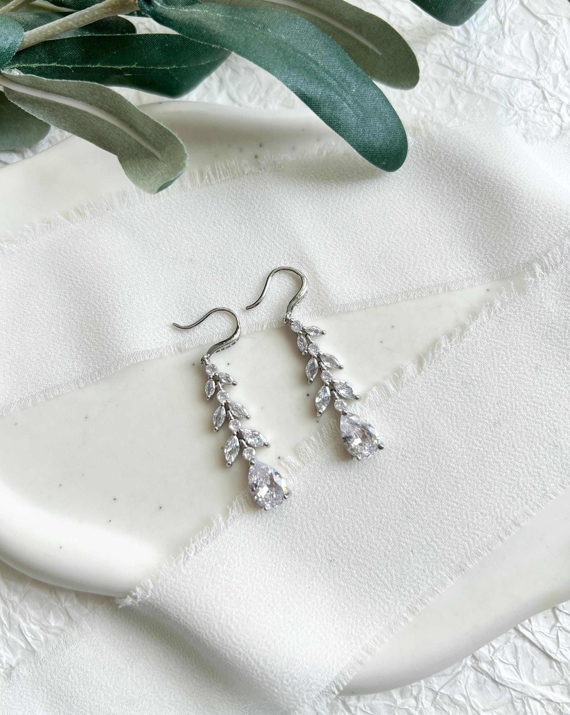 Brautohrringe, silber, glänzende Hängeohrringe, silberne Ohrringe, Brautschmuck, Schmuck Hochzeit, Cubic Zirconia