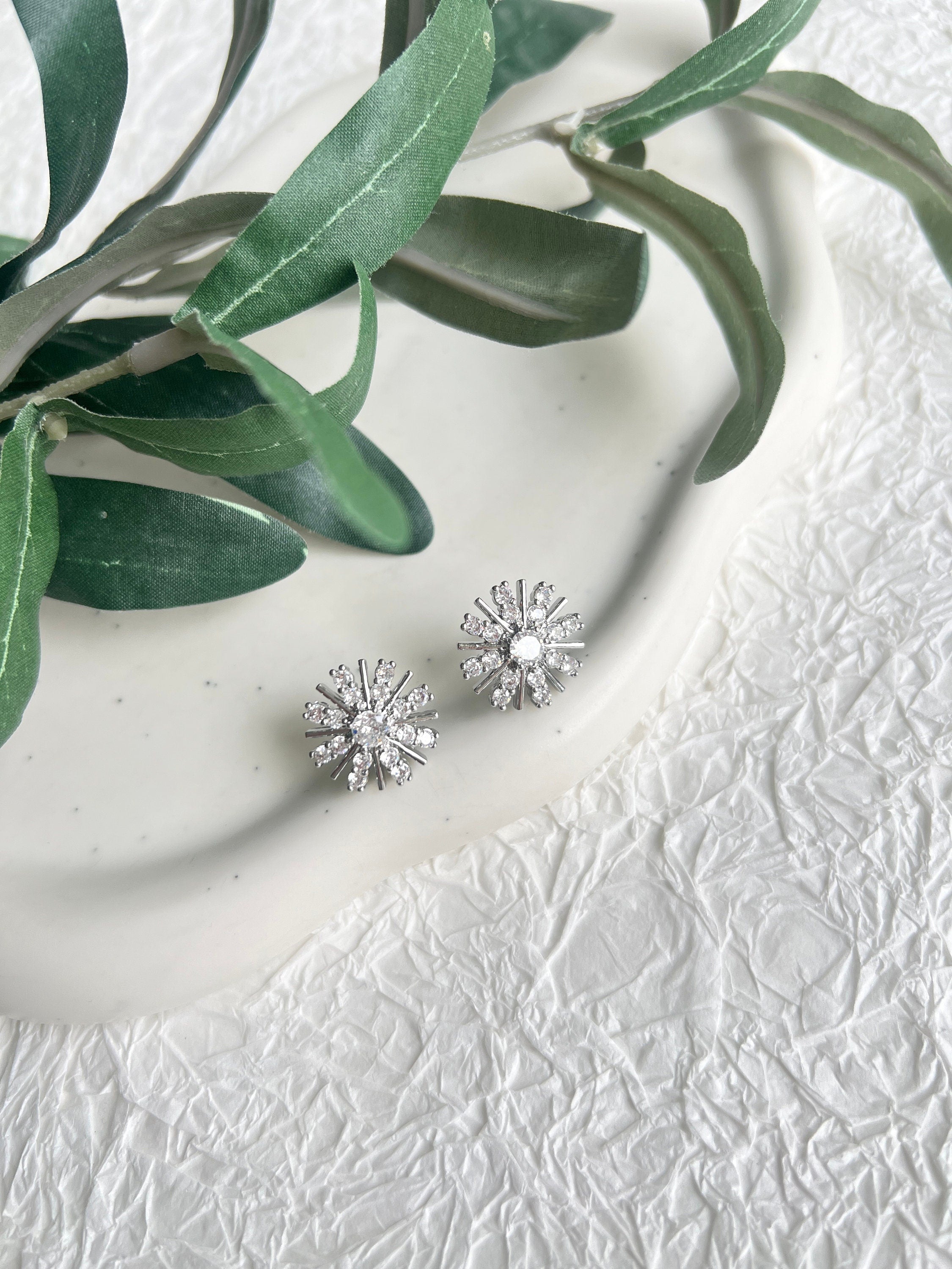 Braut Ohrringe, Silber, Ohrstecker, funkelnde Cubic Zirconia Steine, silberner Brautschmuck,-Ohrringe-Schmuckblüte