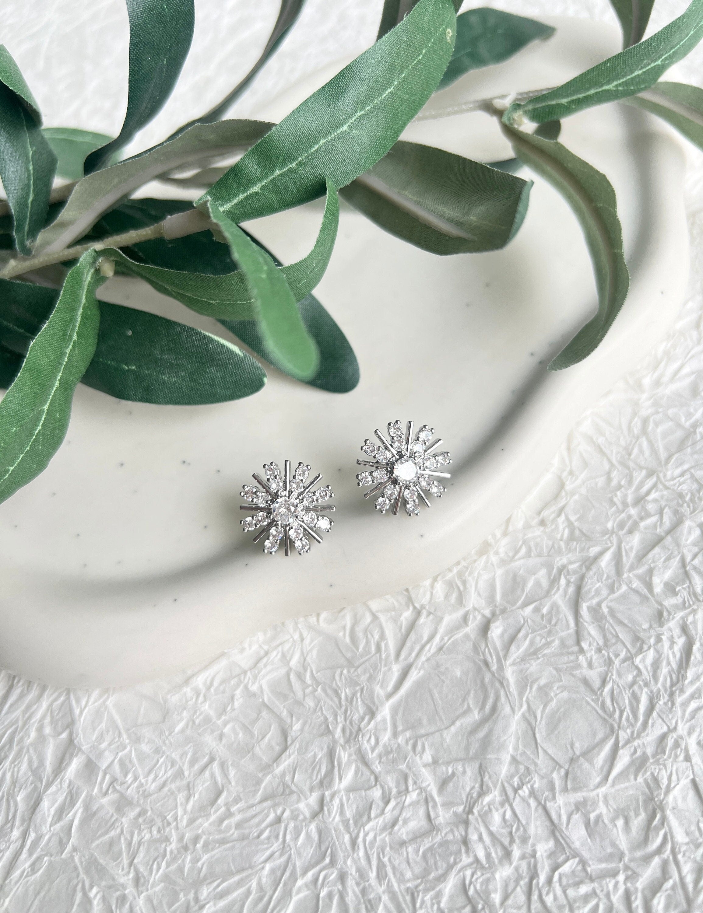 Braut Ohrringe, Silber, Ohrstecker, funkelnde Cubic Zirconia Steine, silberner Brautschmuck,-Ohrringe-Schmuckblüte