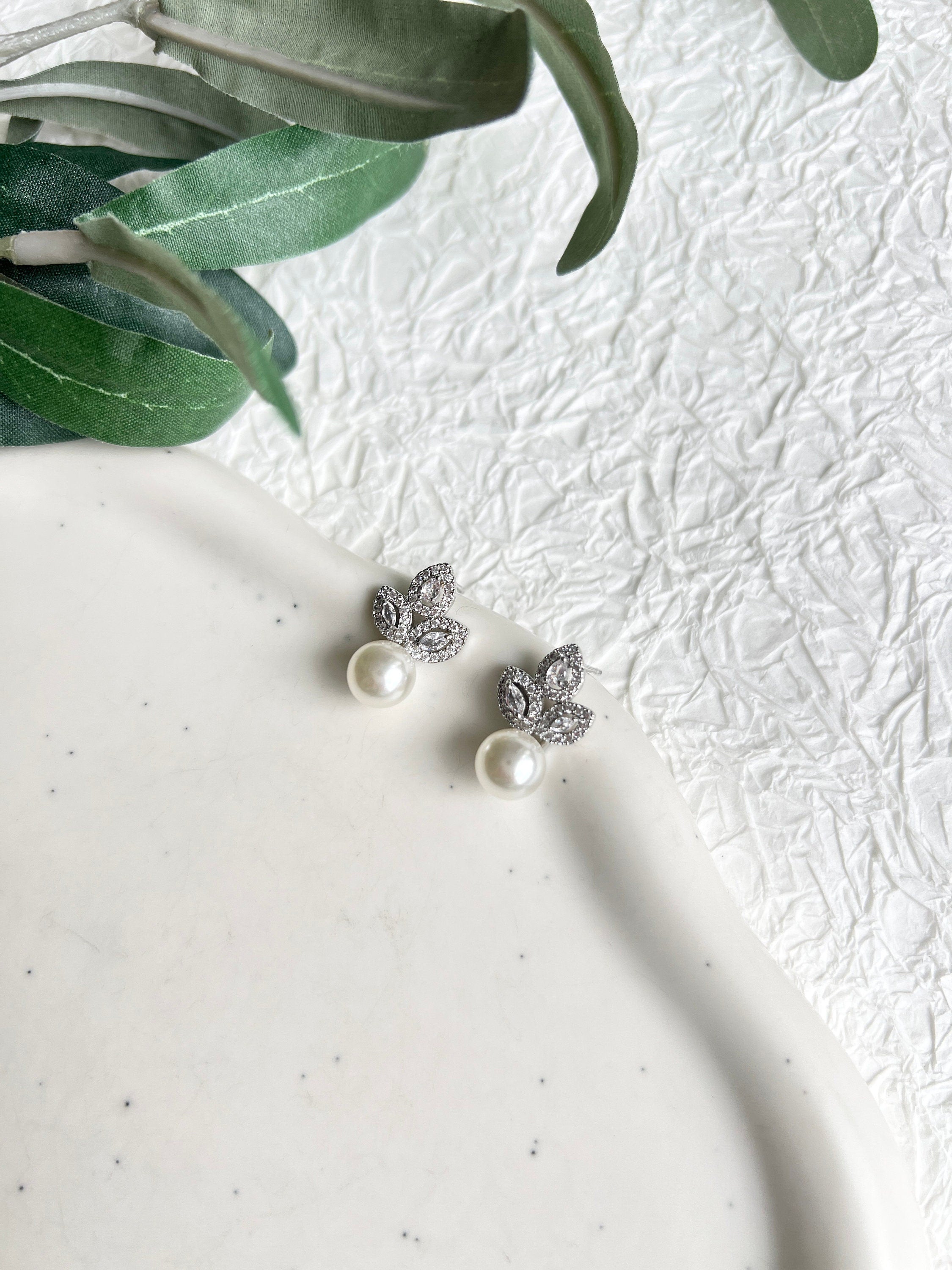 Braut Ohrringe, Silber, Perlenohrringe, Perlen Ohrstecker, funkelnden Cubic Zirconia Steinen,-Ohrringe-Schmuckblüte