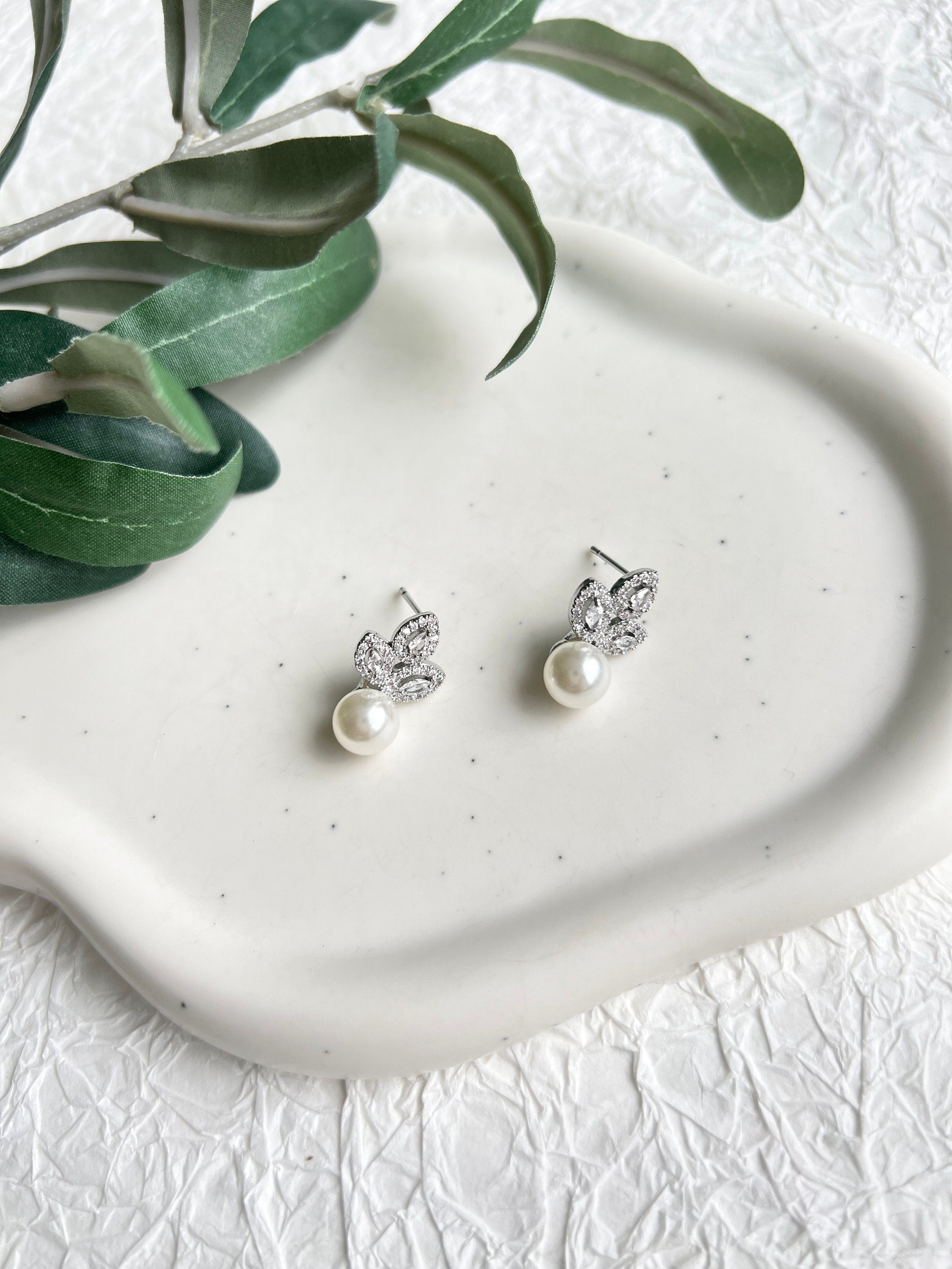 Braut Ohrringe, Silber, Perlenohrringe, Perlen Ohrstecker, funkelnden Cubic Zirconia Steinen,-Ohrringe-Schmuckblüte