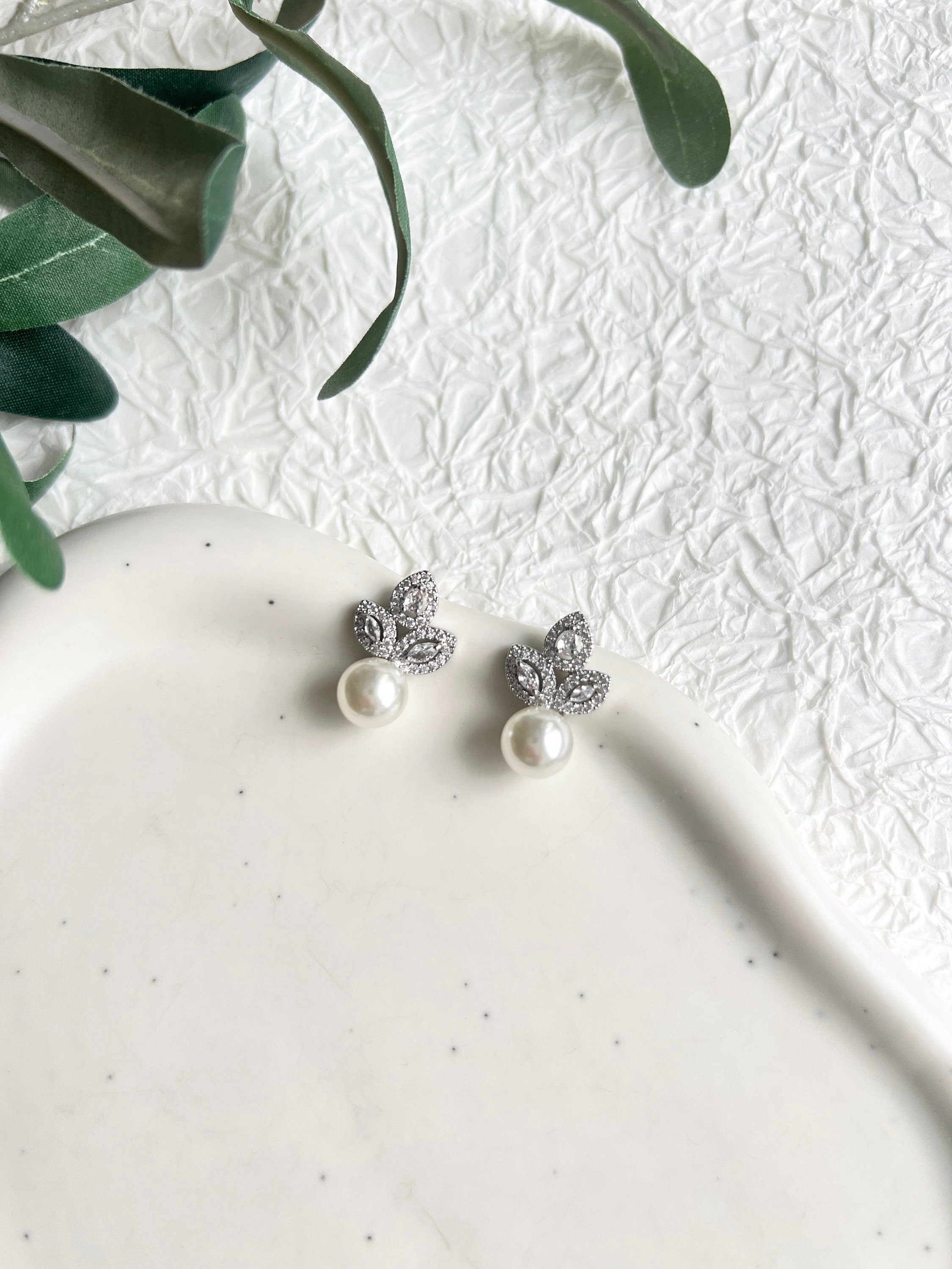 Braut Ohrringe, Silber, Perlenohrringe, Perlen Ohrstecker, funkelnden Cubic Zirconia Steinen,-Ohrringe-Schmuckblüte