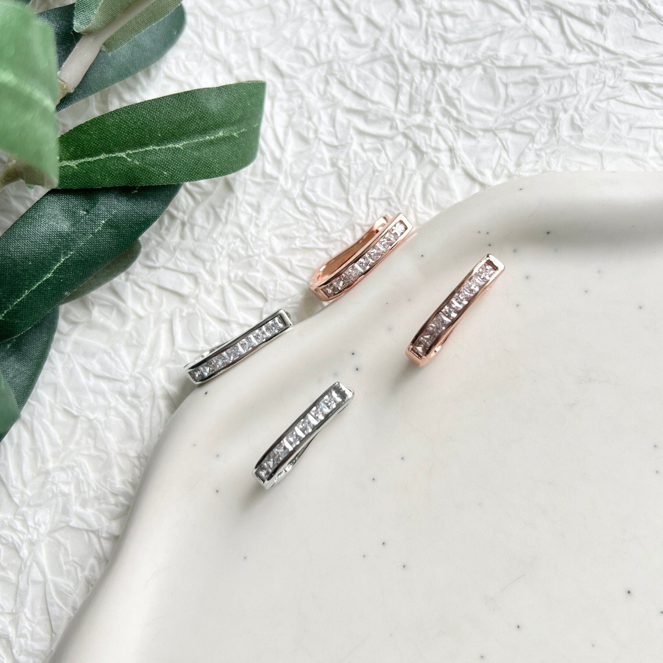 Braut Ohrringe, Silber oder Roségold, Creolen, funkelnde Cubic Zirconia Steine, - Roségold-Ohrringe-Schmuckblüte