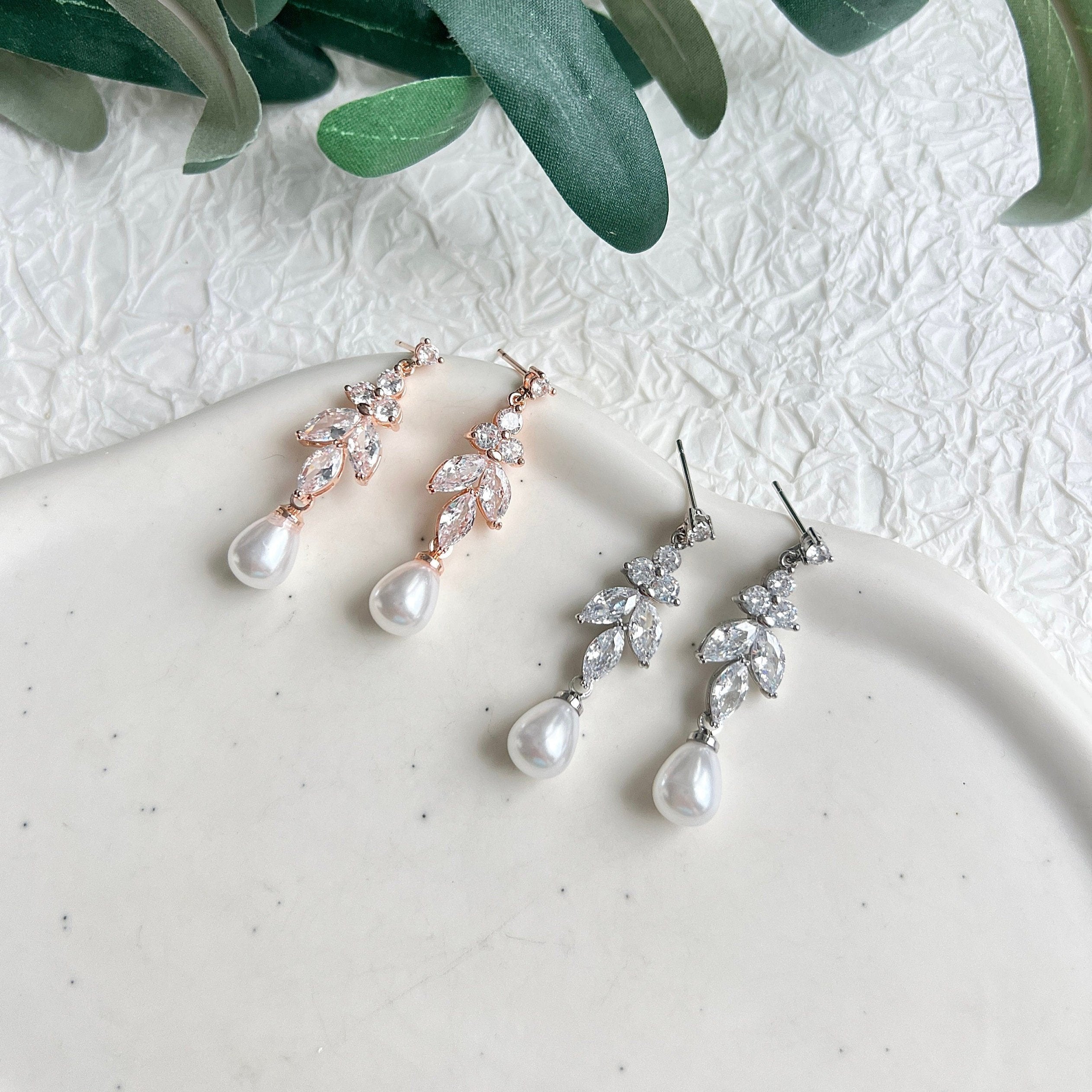 Hängeohrringe, funkelnde Cubic Zirconia Steine, Ohrringe Hochzeit, Perlenohrringe, weiße Perlen, Perlenschmuck, Brautohrringe, Brautschmuck, Standesamt Look