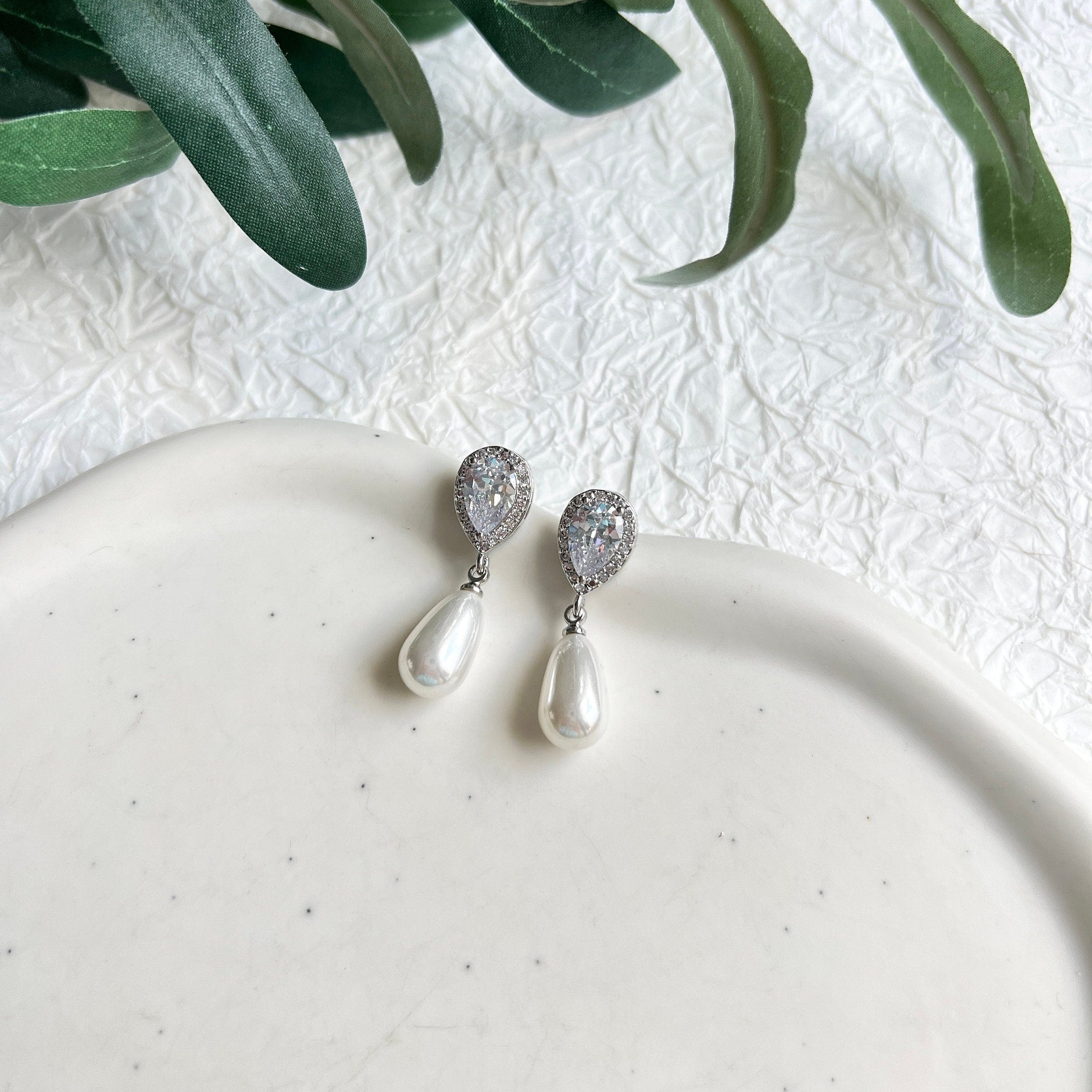 Ohrringe, oval, Silber, Brautohrringe, funkelnde Steine, Ohrstecker, Schmuck Hochzeit, Braut, Standesamt, weiße Perlen, Perlenschmuck, Perlenohrringe