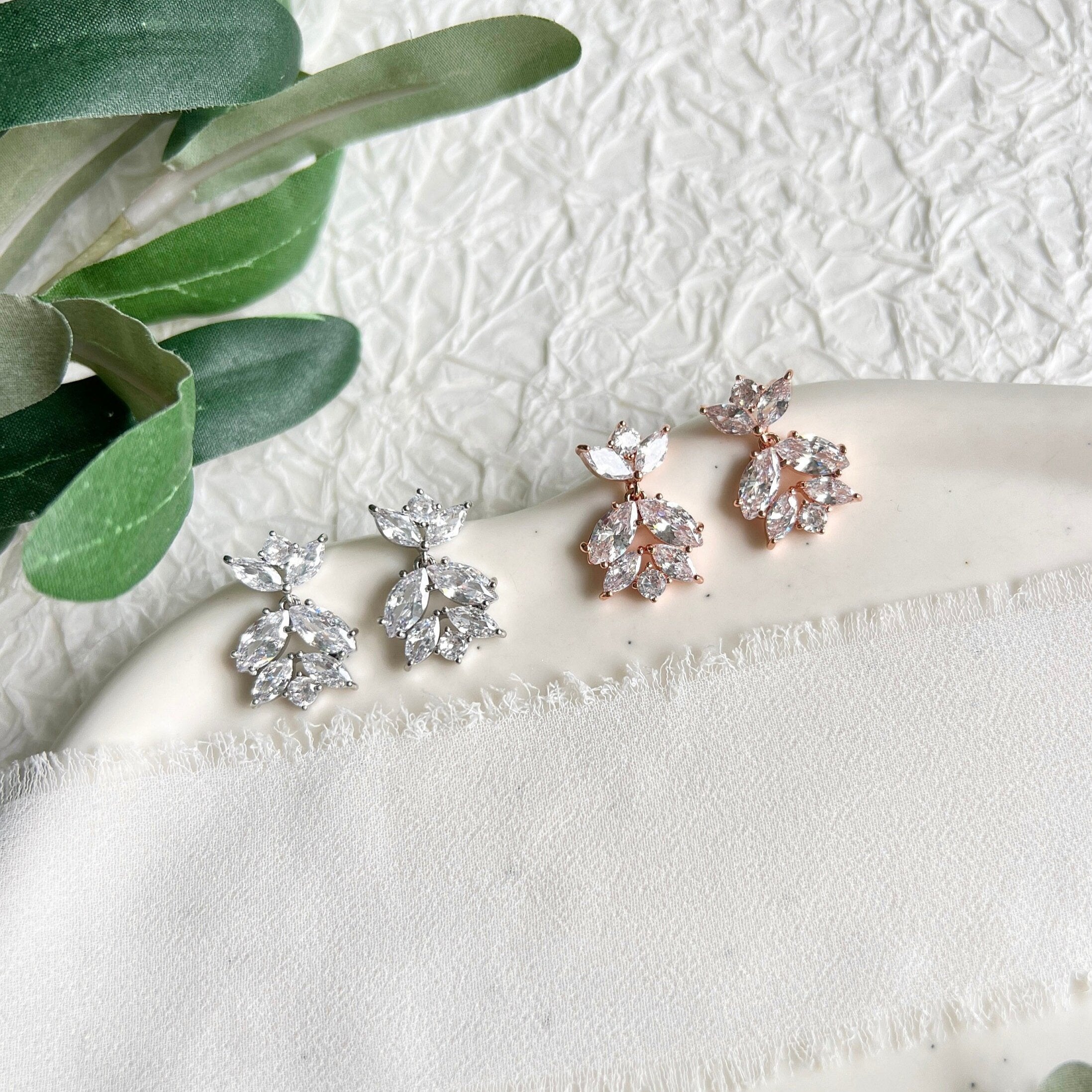 Braut Ohrringe, funkelnde Cubic Zirconia Steine, Silber oder Roségold, elegante - Silber-Ohrringe-Schmuckblüte