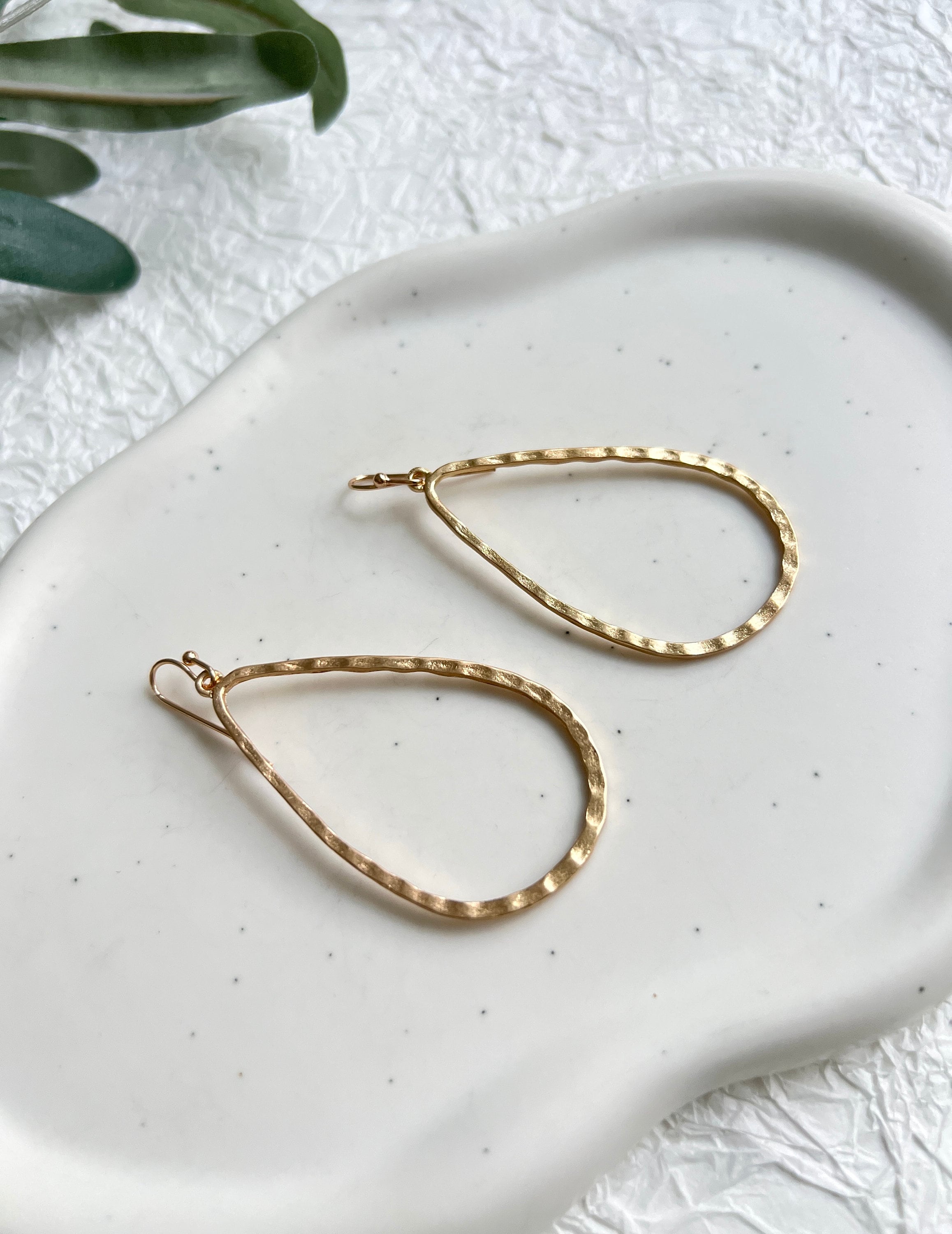Braut Ohrringe gold, Ovale Hängeohrringe, eleganter Ohrschmuck, lange Brautohrringe, moderner-Ohrringe-Schmuckblüte