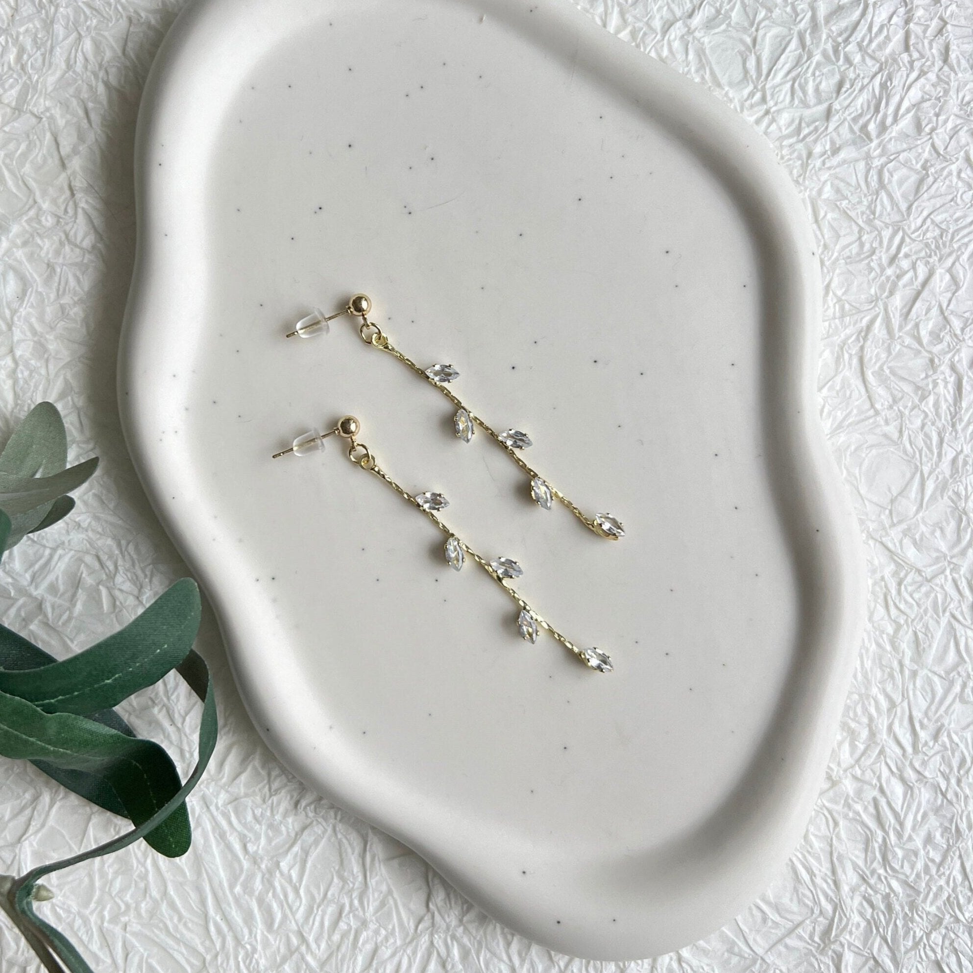 Braut Ohrringe, gold, funkelnde Hängeohrringe, Tropfen, Brautschmuck, glitzernde Cubic Zirconia-Ohrringe-Schmuckblüte