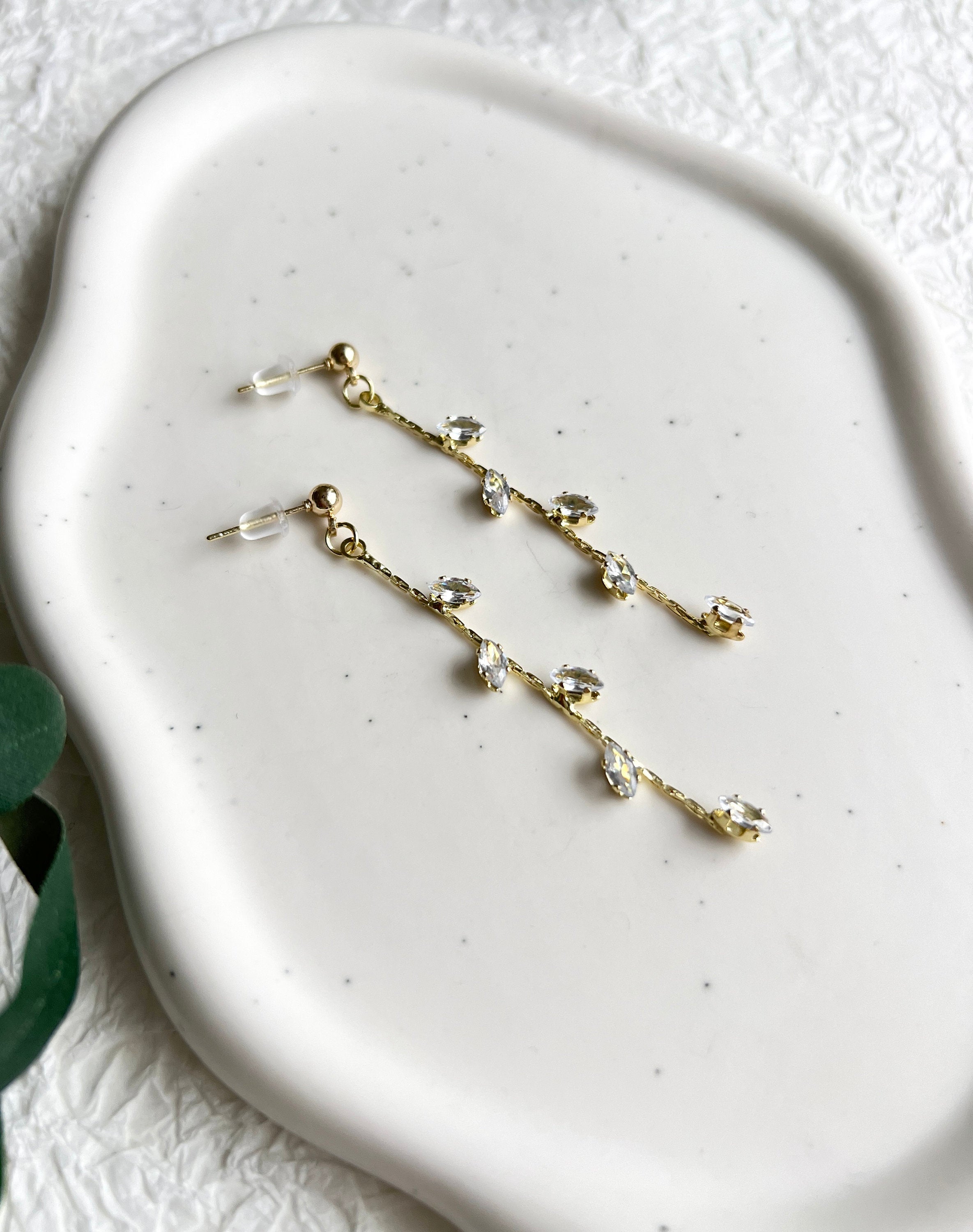 Braut Ohrringe, gold, funkelnde Hängeohrringe, Tropfen, Brautschmuck, glitzernde Cubic Zirconia-Ohrringe-Schmuckblüte