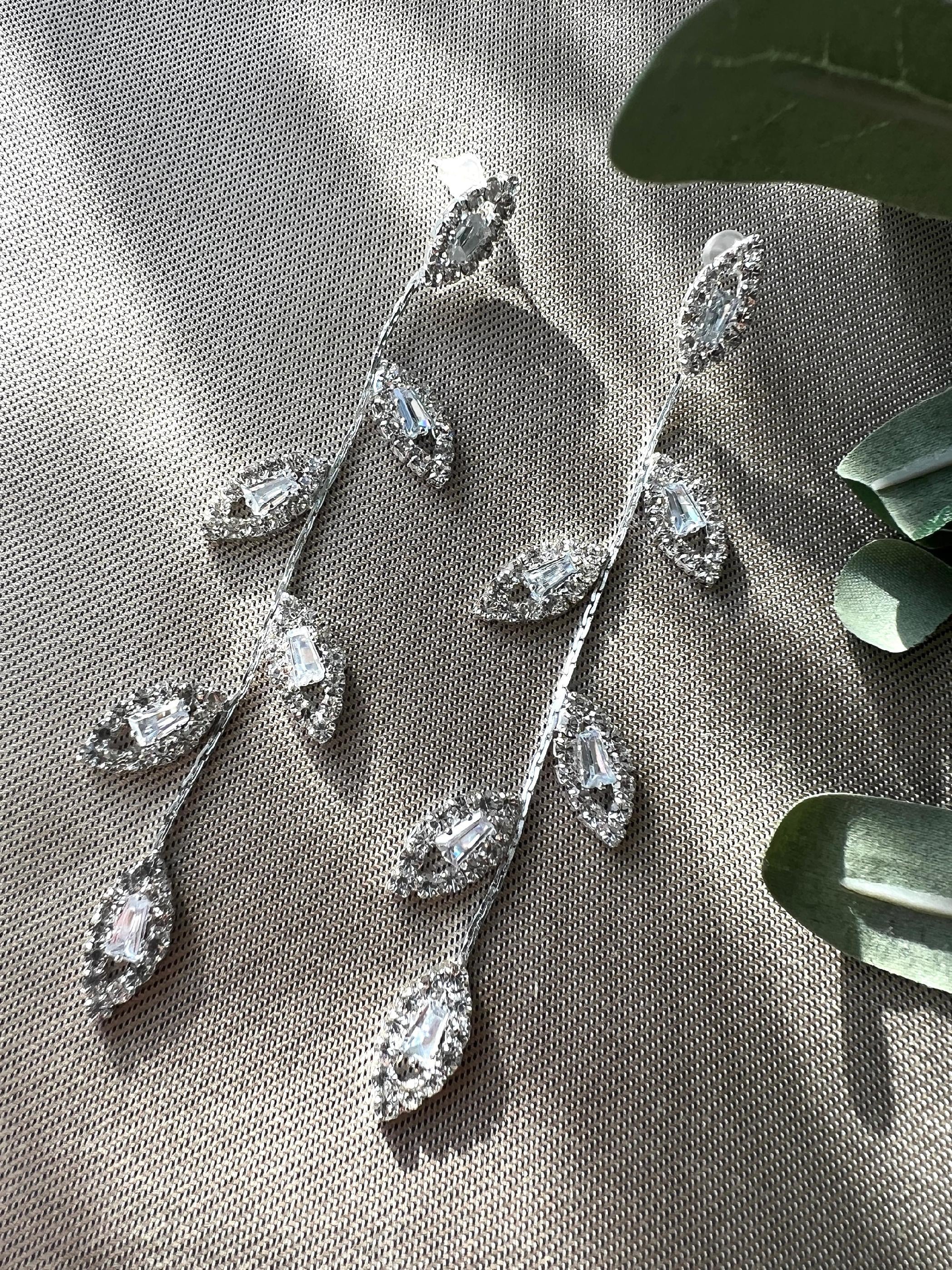 Braut Ohrringe - silber und gold - funkelnde Hängeohrringe, Tropfenohrringe, Brautschmuck, glitzernde Zirkonia Steine, Hochzeit Schmuck - Silver-Ohrringe-Schmuckblüte