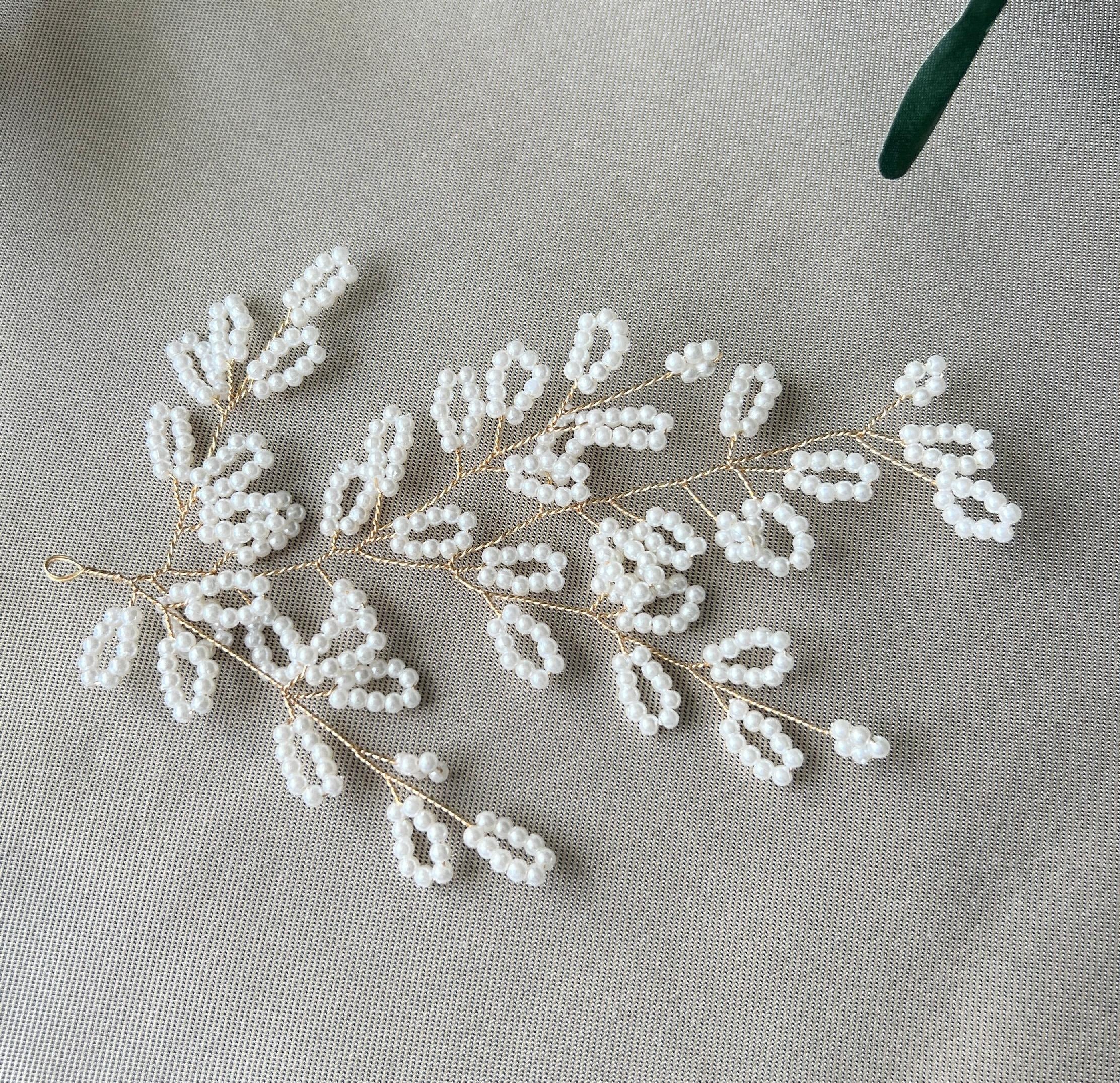 Braut seitlicher Haarschmuck, gold mit weißen Perlen, Hochzeit, Blätter Kopfschmuck, hochwertiger Brauthaarschmuck-Brauthaarschmuck-Schmuckblüte
