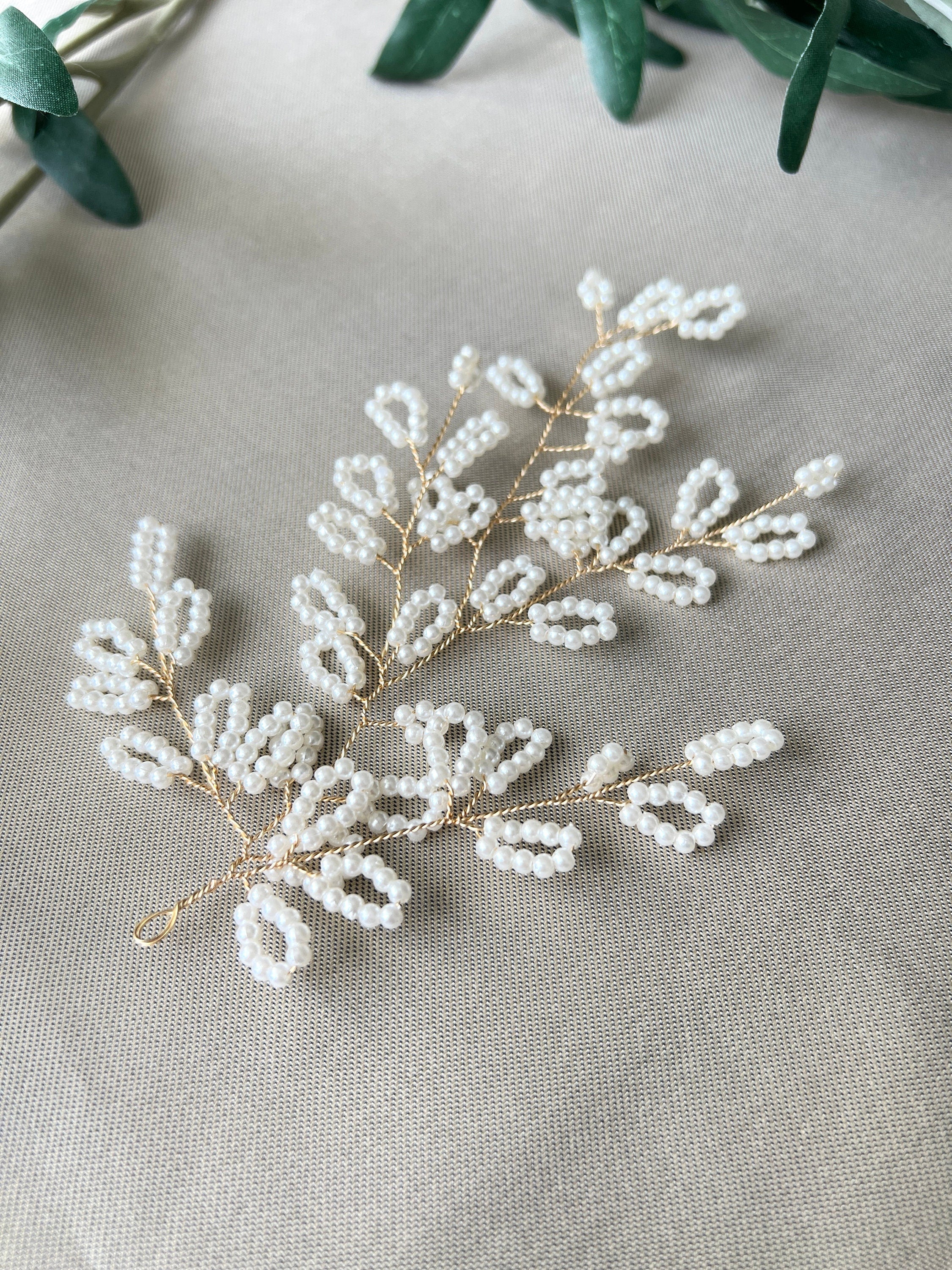 Braut seitlicher Haarschmuck, gold mit weißen Perlen, Hochzeit, Blätter Kopfschmuck, hochwertiger Brauthaarschmuck-Brauthaarschmuck-Schmuckblüte