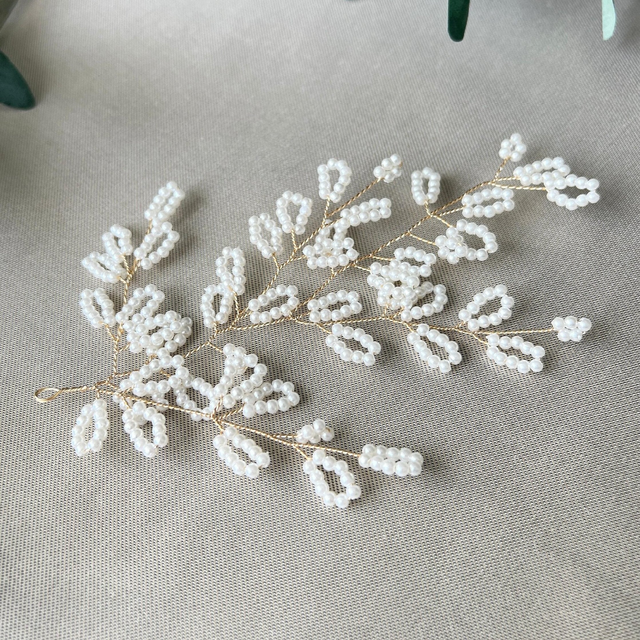 Braut seitlicher Haarschmuck, gold mit weißen Perlen, Hochzeit, Blätter Kopfschmuck, hochwertiger Brauthaarschmuck-Brauthaarschmuck-Schmuckblüte