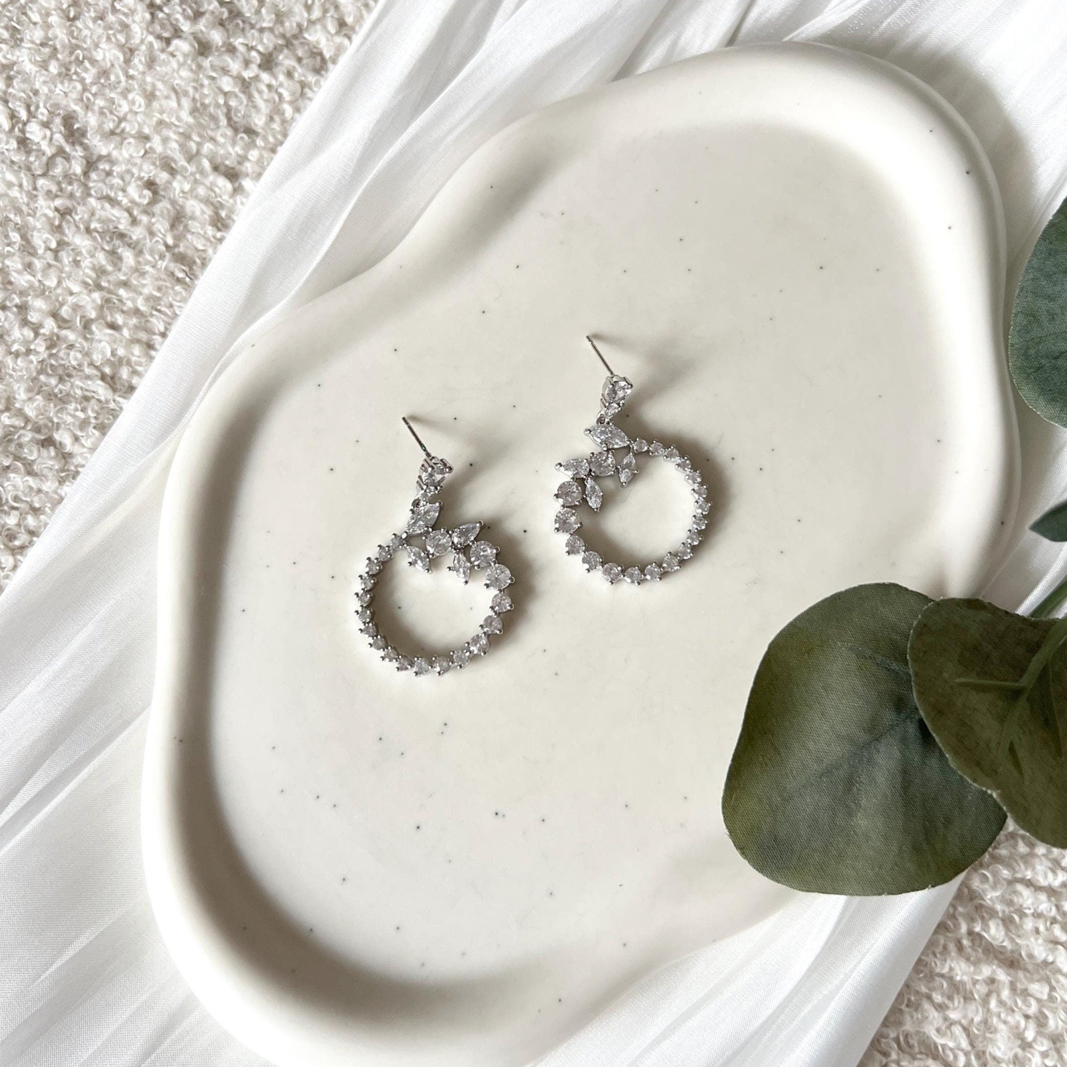 Brautohrringe, Silber, runde Ohrringe mit Strass, glänzend, Schmuck, Hochzeit, Brautschmuck, Ohrschmuck Brautjungfer, moderne Ohrstecker