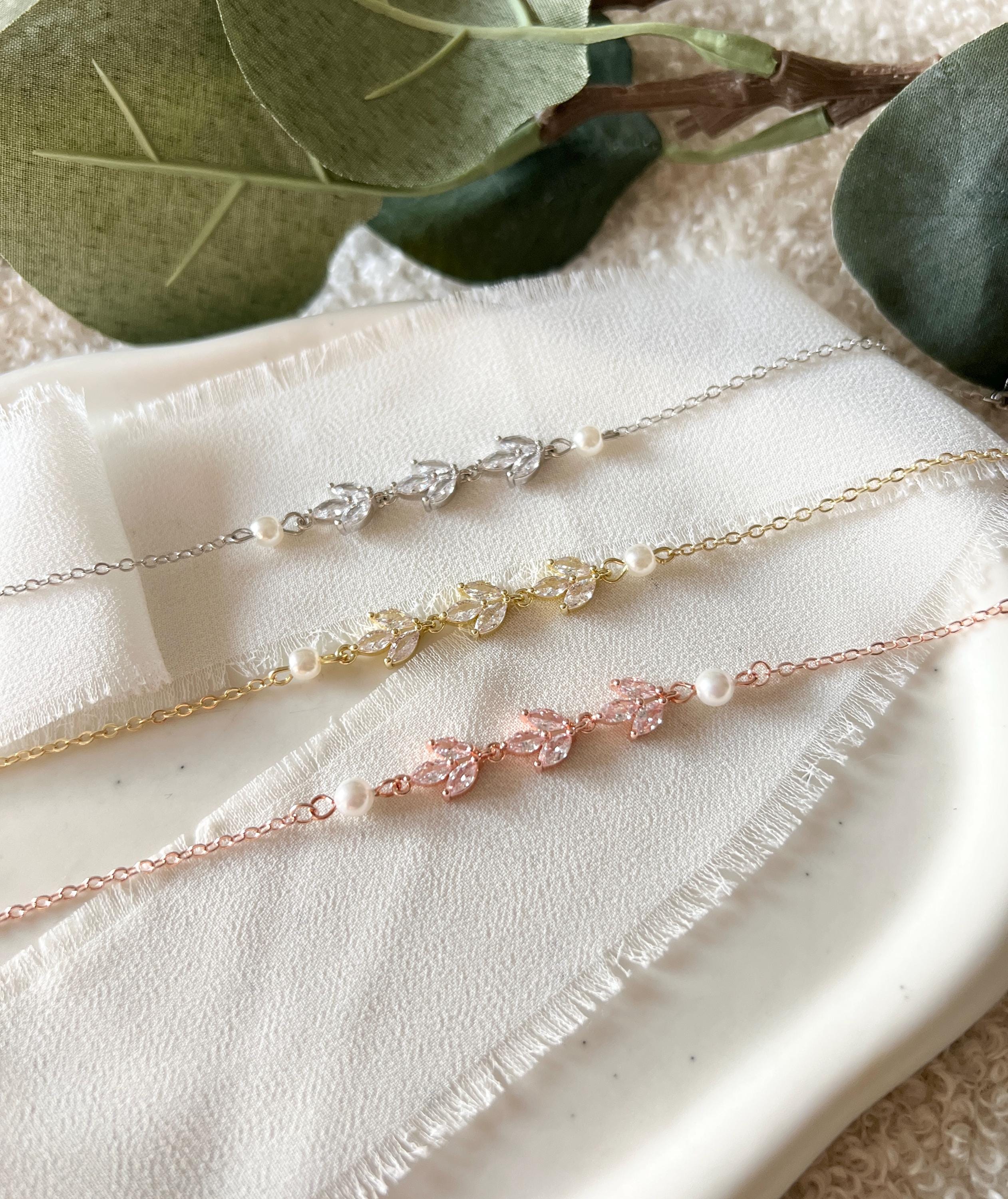 Brautarmband, Silber, Roségold oder Gold, feines Armband, weiße Perlen und glänzende Zirkoniasteine, edler Schmuck, Eleganter Brautschmuck, Armschmuck, Hochzeit, Brautjungfer