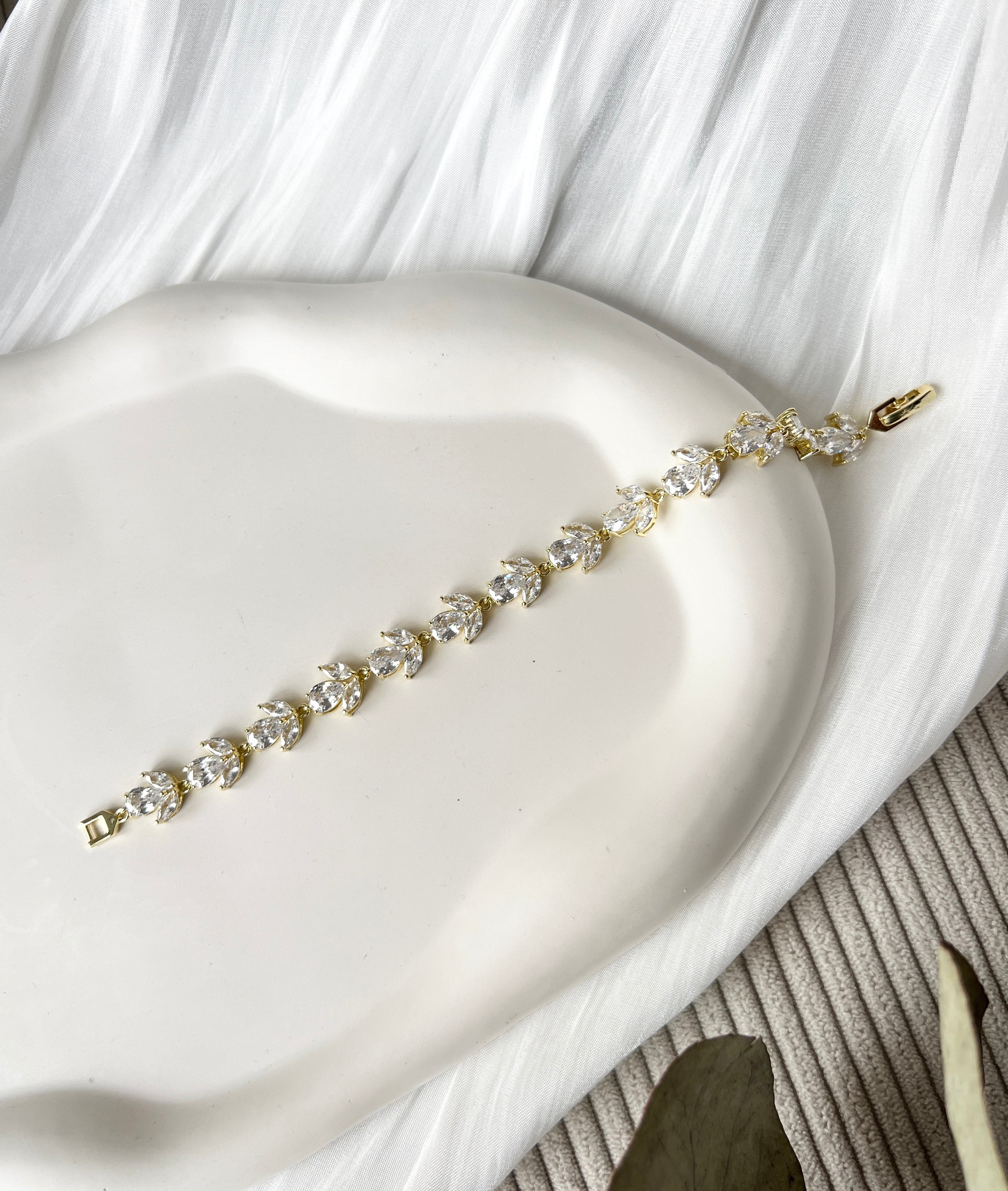 Elegantes Armband, Gold oder Silber, hochwertiges Brautarmband, glänzender Brautschmuck, glitzer, Schmuck Hochzeit, Brautjungfer, Geschenk für Sie, Weihnachtsgeschenk, Geburtstagsgeschenk, Schmuckbluete