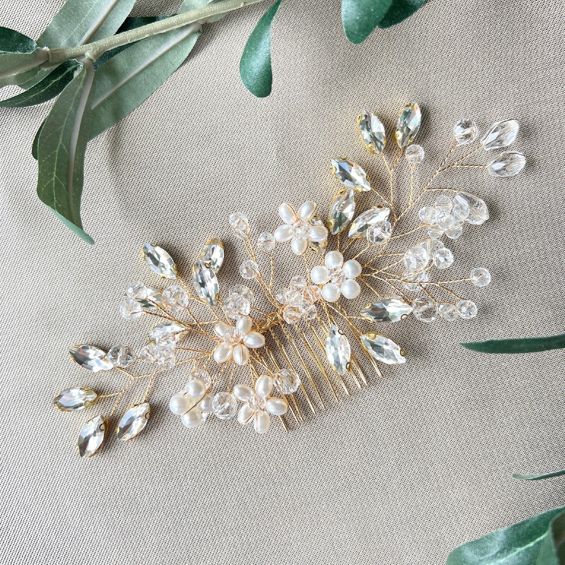 Brauthaarschmuck Haarkamm Blumen Perlen goldener Haarschmuck Hochzeit Braut Kopfschmuck Brautfrisur-Brauthaarschmuck-Schmuckblüte