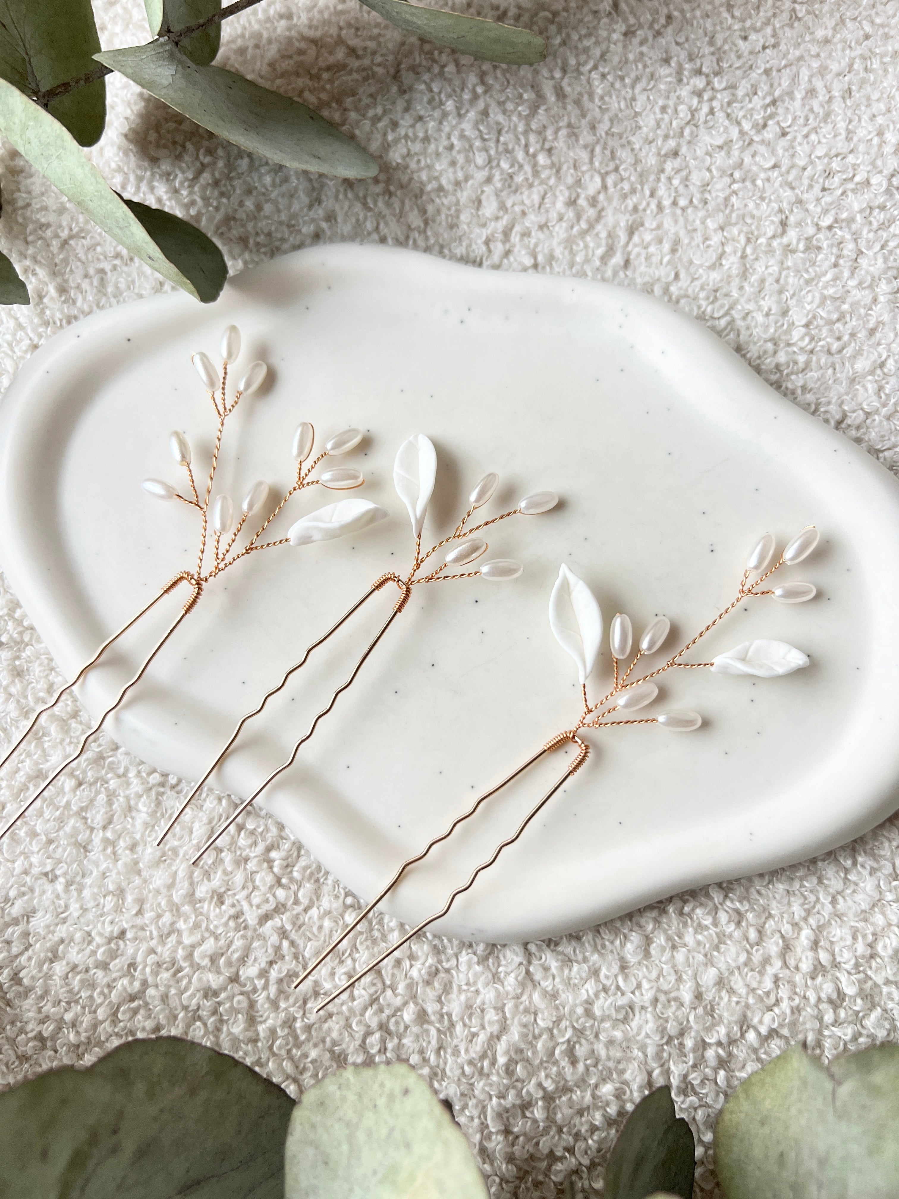 Haarnadeln, Set 3 Stück, ovale Perlen, Schmuckbluete, Brautschmuck, Perlenschmuck, ovale weiße Perlen, goldener Draht, Haarschmuck für die Hochzeit, Brautzubehör, Standesamt, Brautfrisur, Schmuck