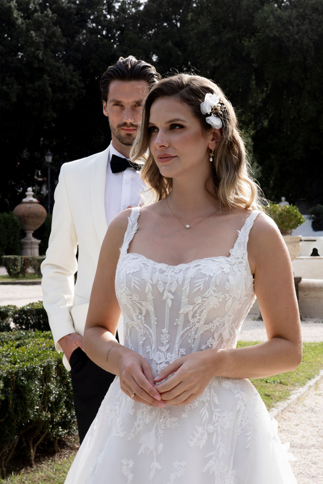 Haarnadel, gold, Blütenblätter, feine weisse Perlen, Brautschmuck, Hochzeit, Hochzeitsschmuck, eleganter Brauthaarschmuck