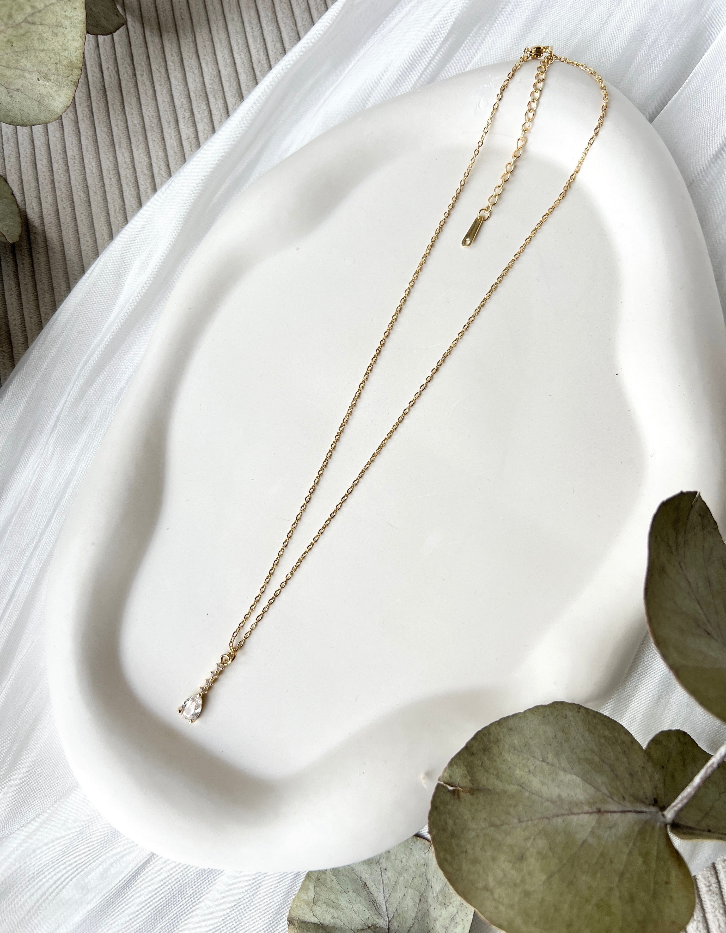 Brautschmuck, goldene Halskette, funkelnder Cubic Zirkonia Anhänger, feine Brauthalskette, Geschenk fuer Sie, Damenschmuck, verstellbar, Gold, Brautjungfer, Schmuck Hochzeit, glaenzende Kette, Weihnachtsgeschenk Frauen